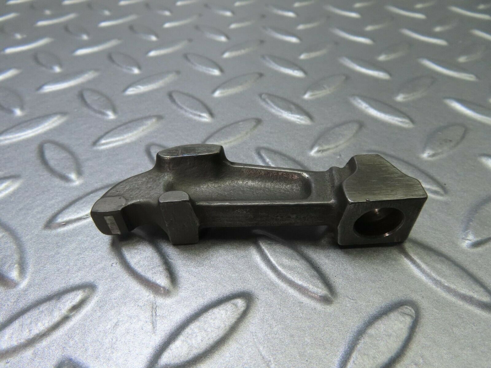 9129 Mercedes-Benz W108 Valve Rocker Arm With Retaining Spring