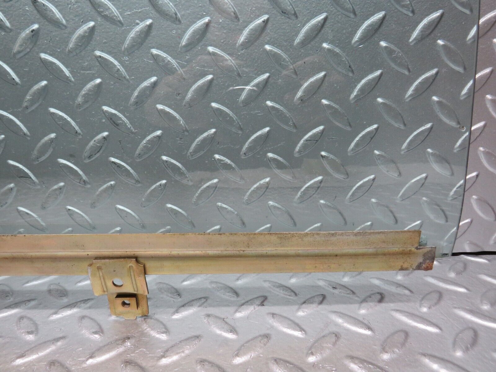 27889 Mercedes-Benz W123 280E Rear Right Door Window Glass