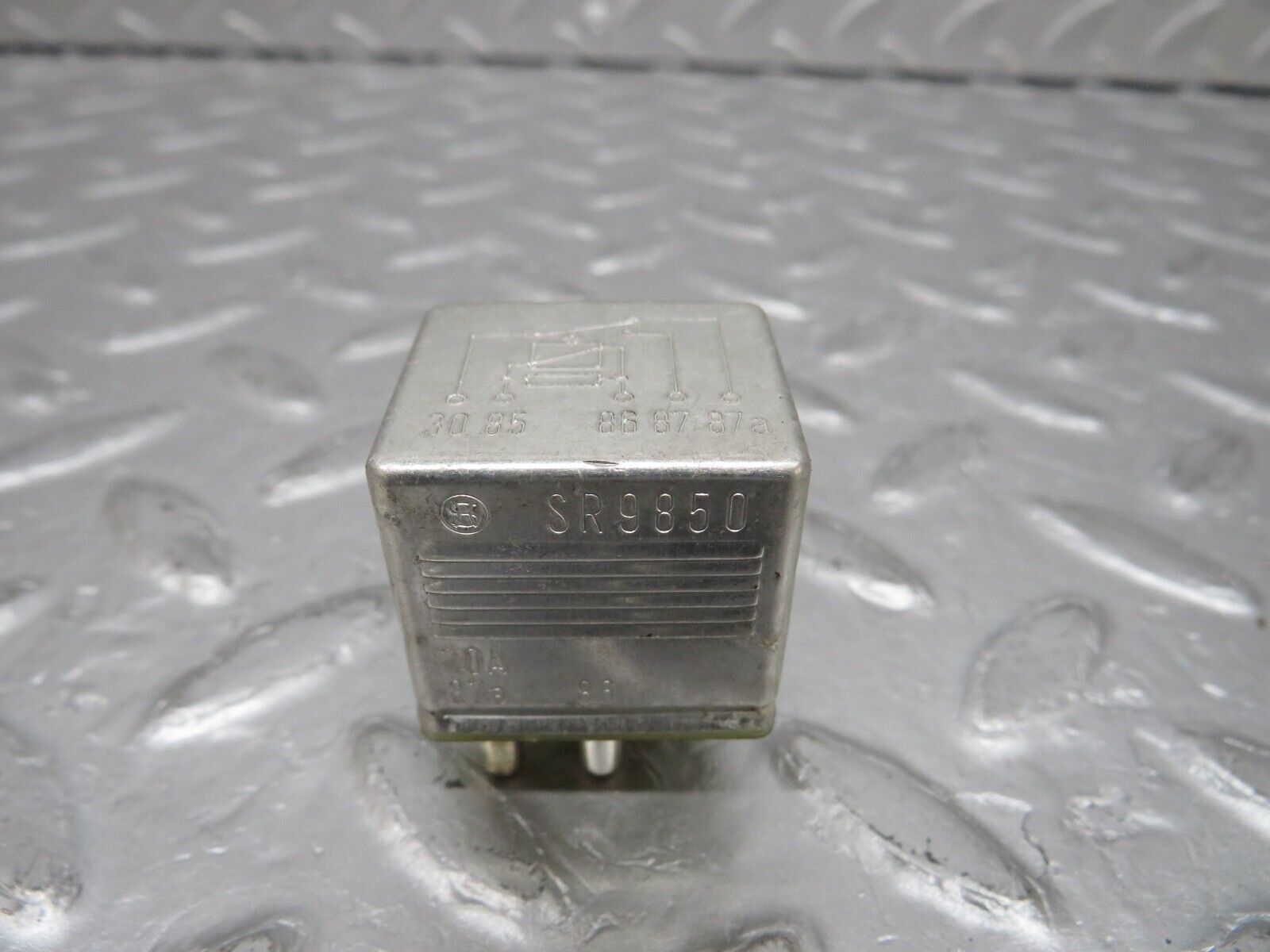 38091 Mercedes-Benz A124 320E Cabriolet Multi Purpose Relay 0015420219