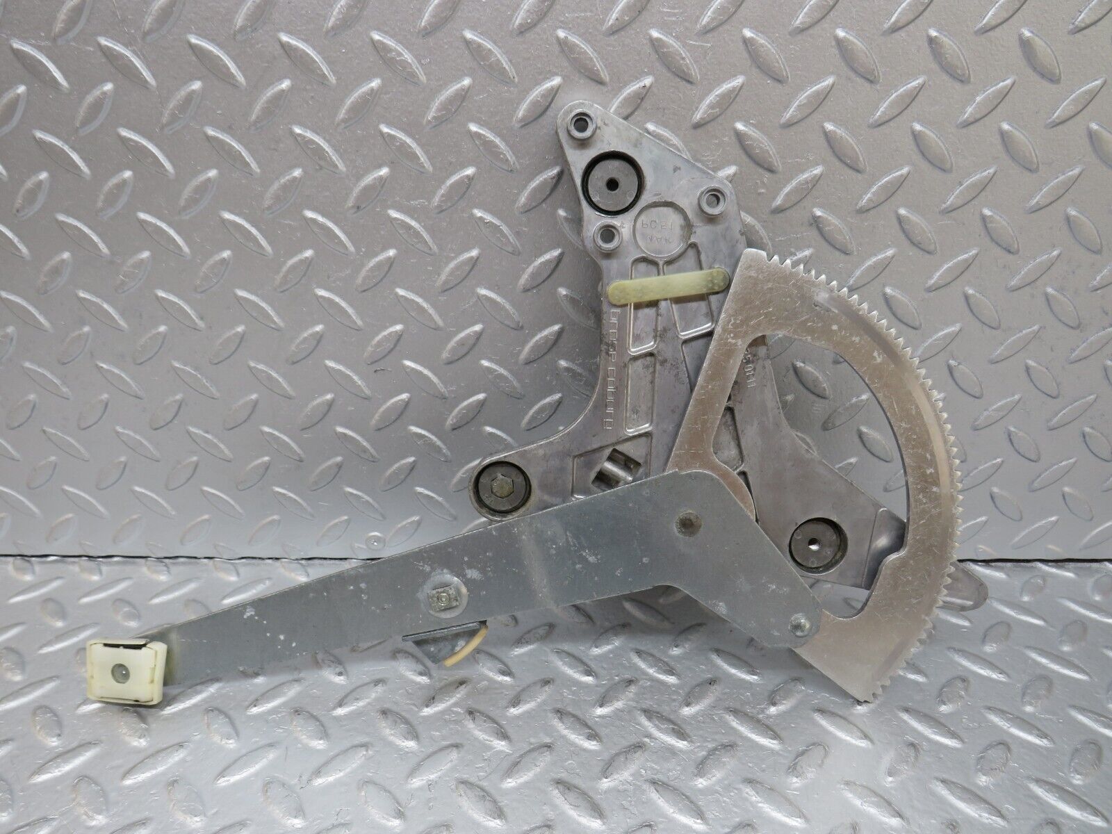 35986 Mercedes-Benz W126 420SE Rear Left Power Window Regulator 1267350111