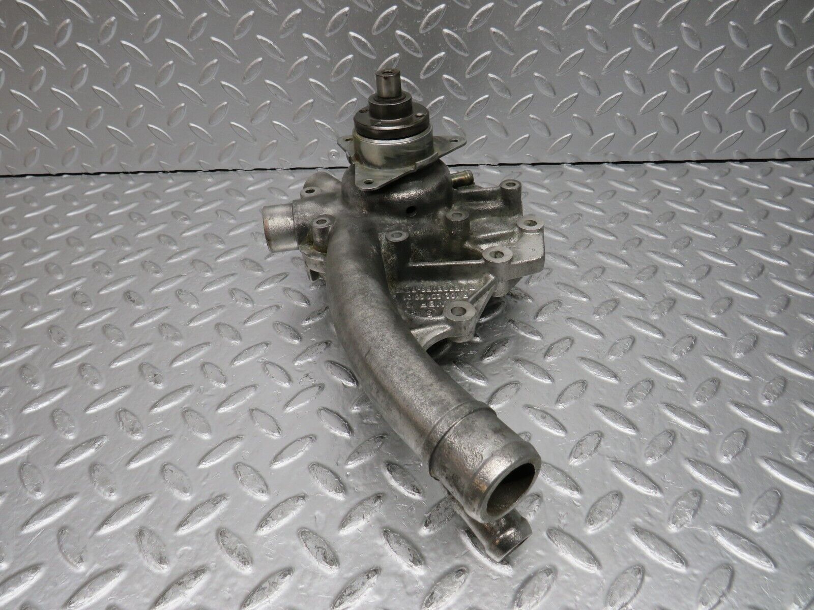 30509 Mercedes-Benz W124 230E Water Pump 1022012001