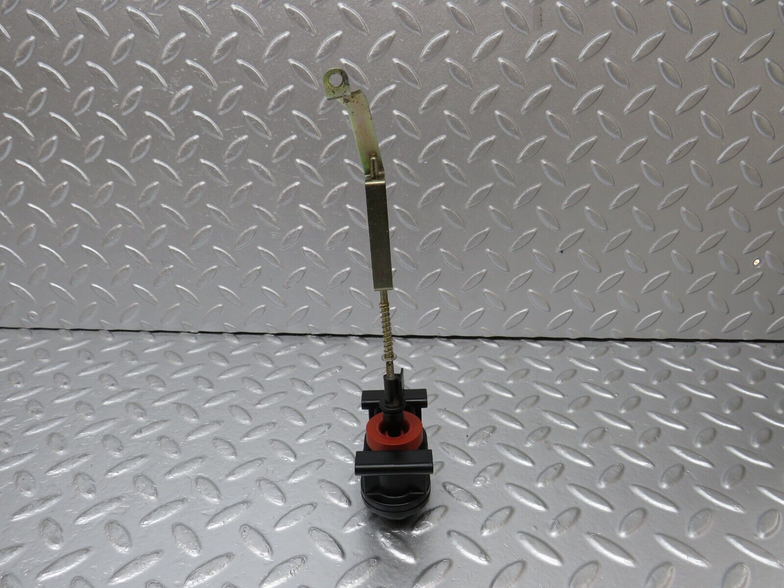 34333 Mercedes-Benz C126 380SEC Coupe Trunk Lock Vacuum Actuator