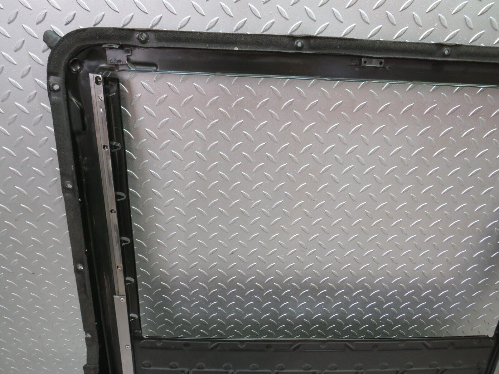 26622 Mercedes-Benz C124 220CE Coupe Power Sunroof Frame