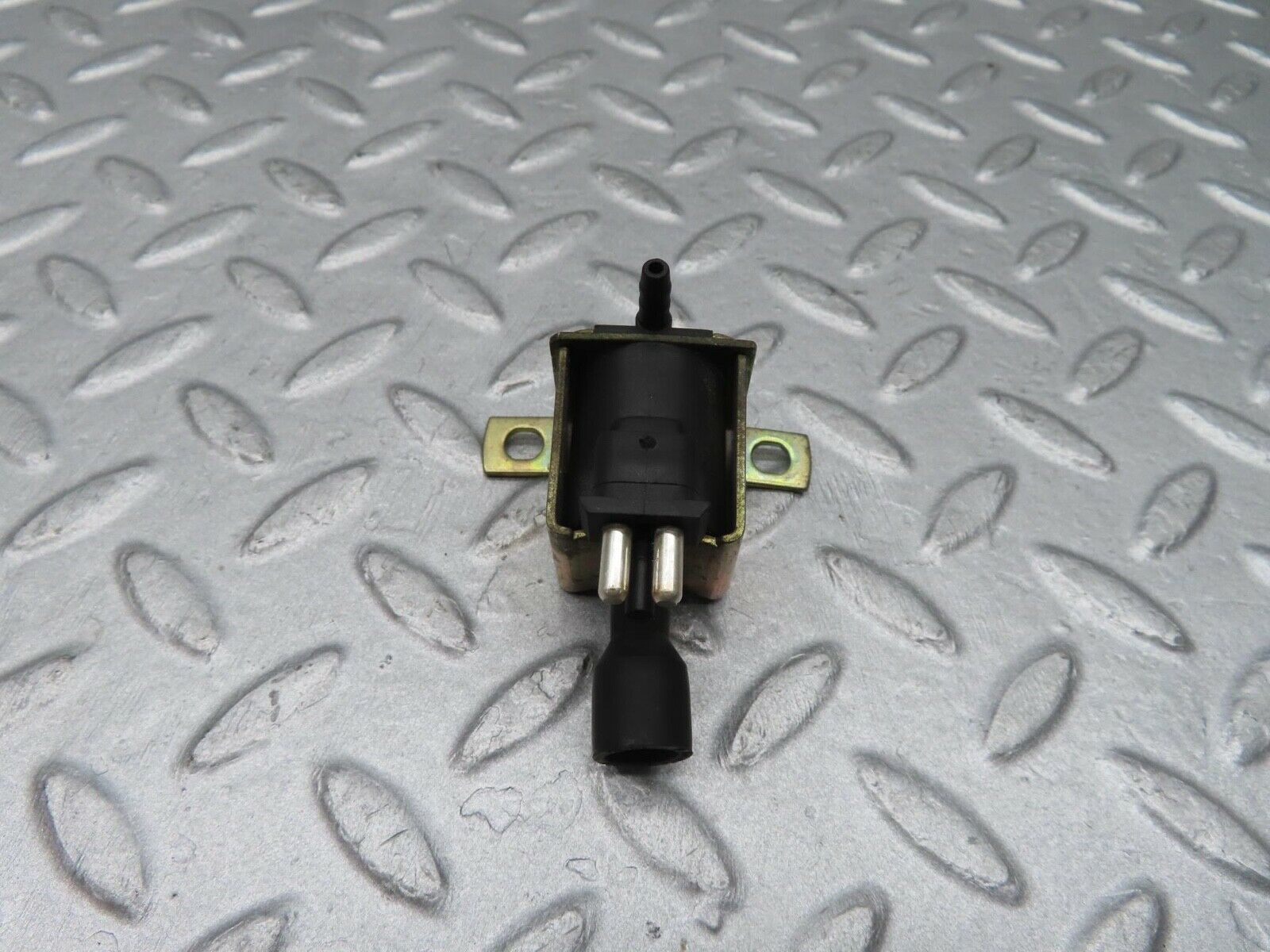 11996 Mercedes-Benz R129 300SL Coupe Vacuum Control Valve Pierburg 0015407097