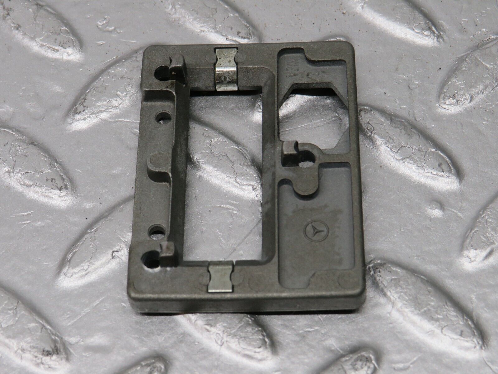 33197 Mercedes-Benz W202 Rear View Mirror Bracket