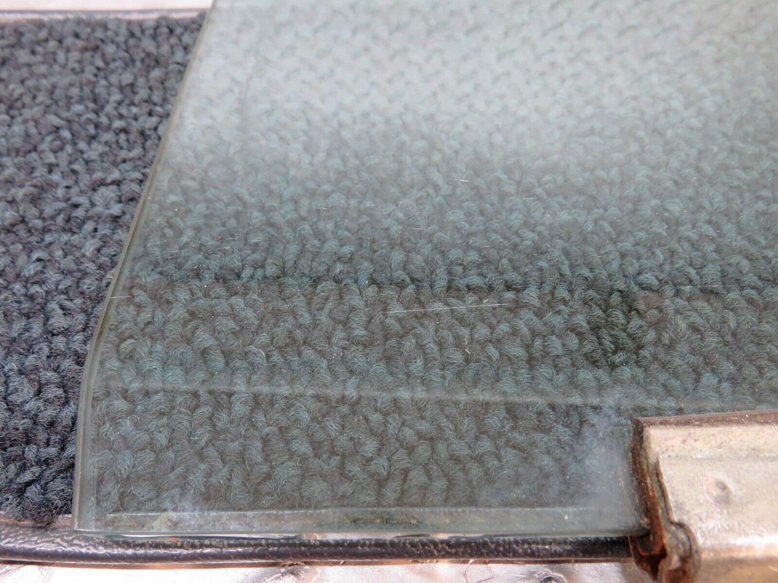 37514 Mercedes-Benz W109 300SEL Front Left Door Window Glass