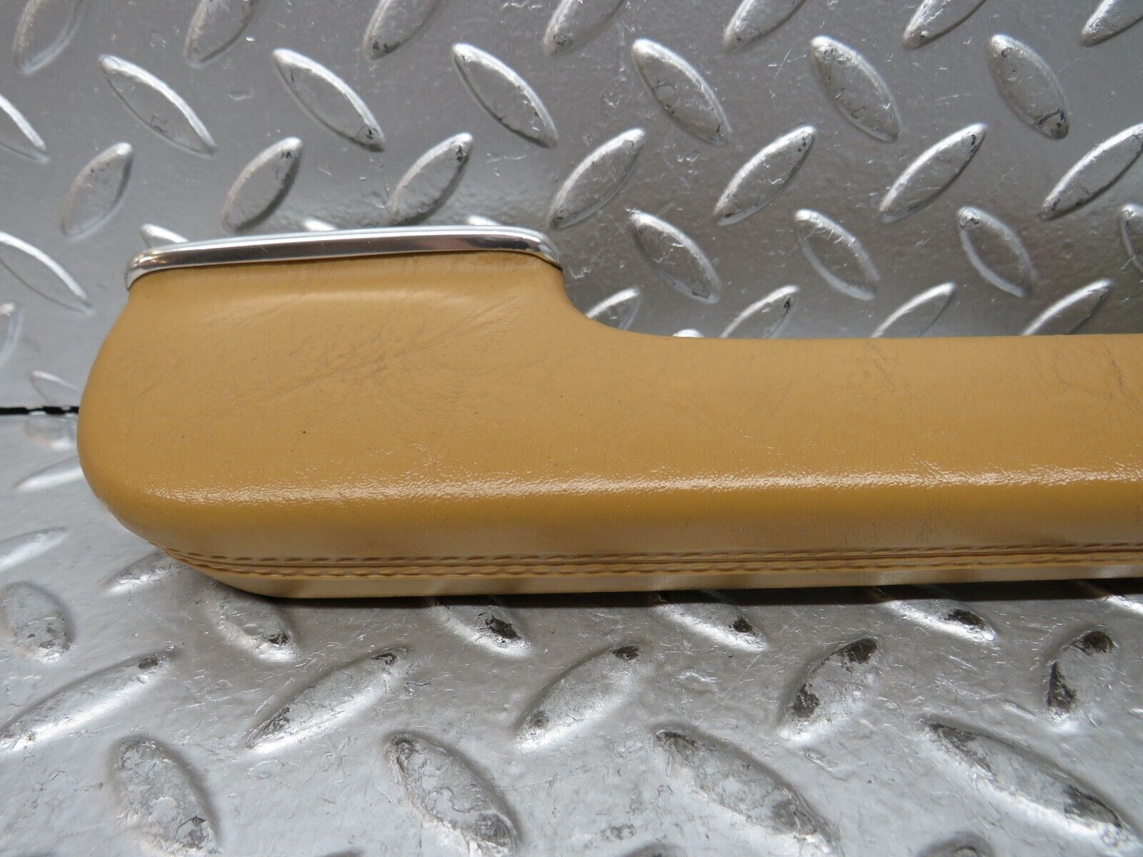 28602 Mercedes-Benz W123 280E Left Interior Door Handle Palomino 1239701701