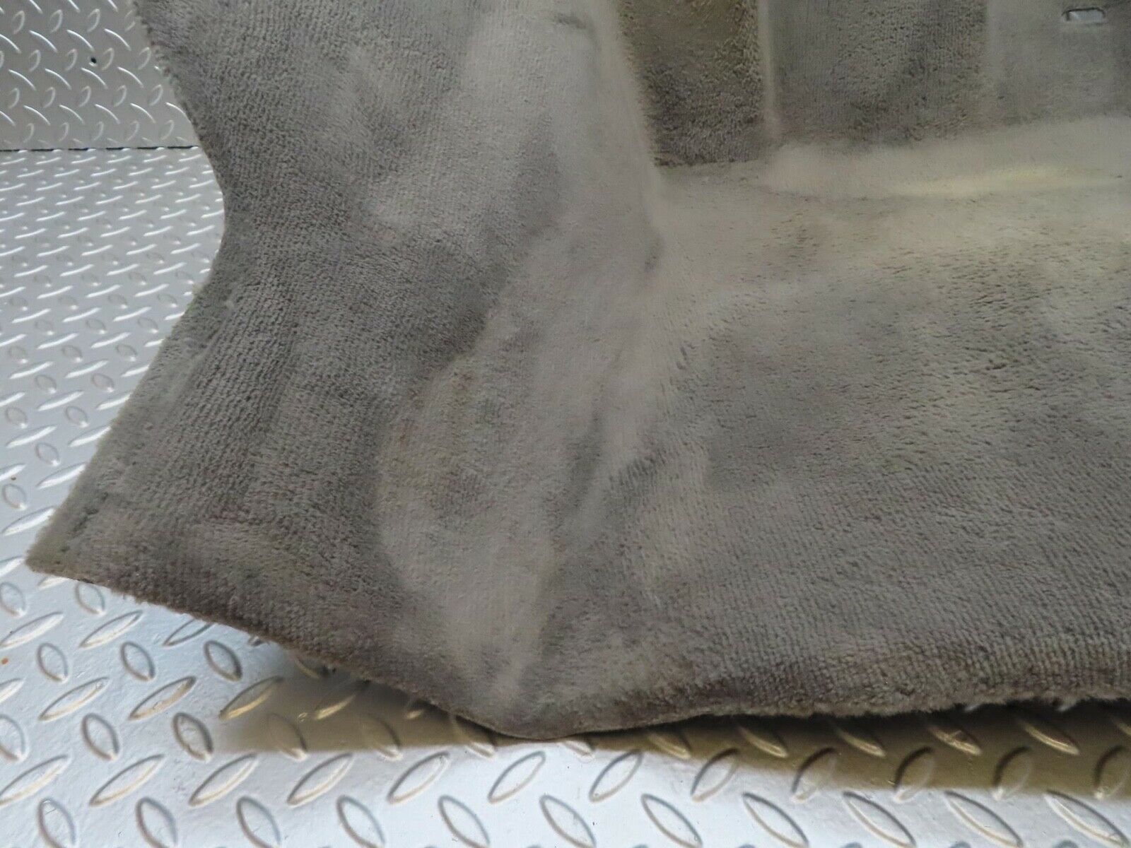 15131 Mercedes-Benz W140 S320 Front Right Foot Well Carpet 1406800440