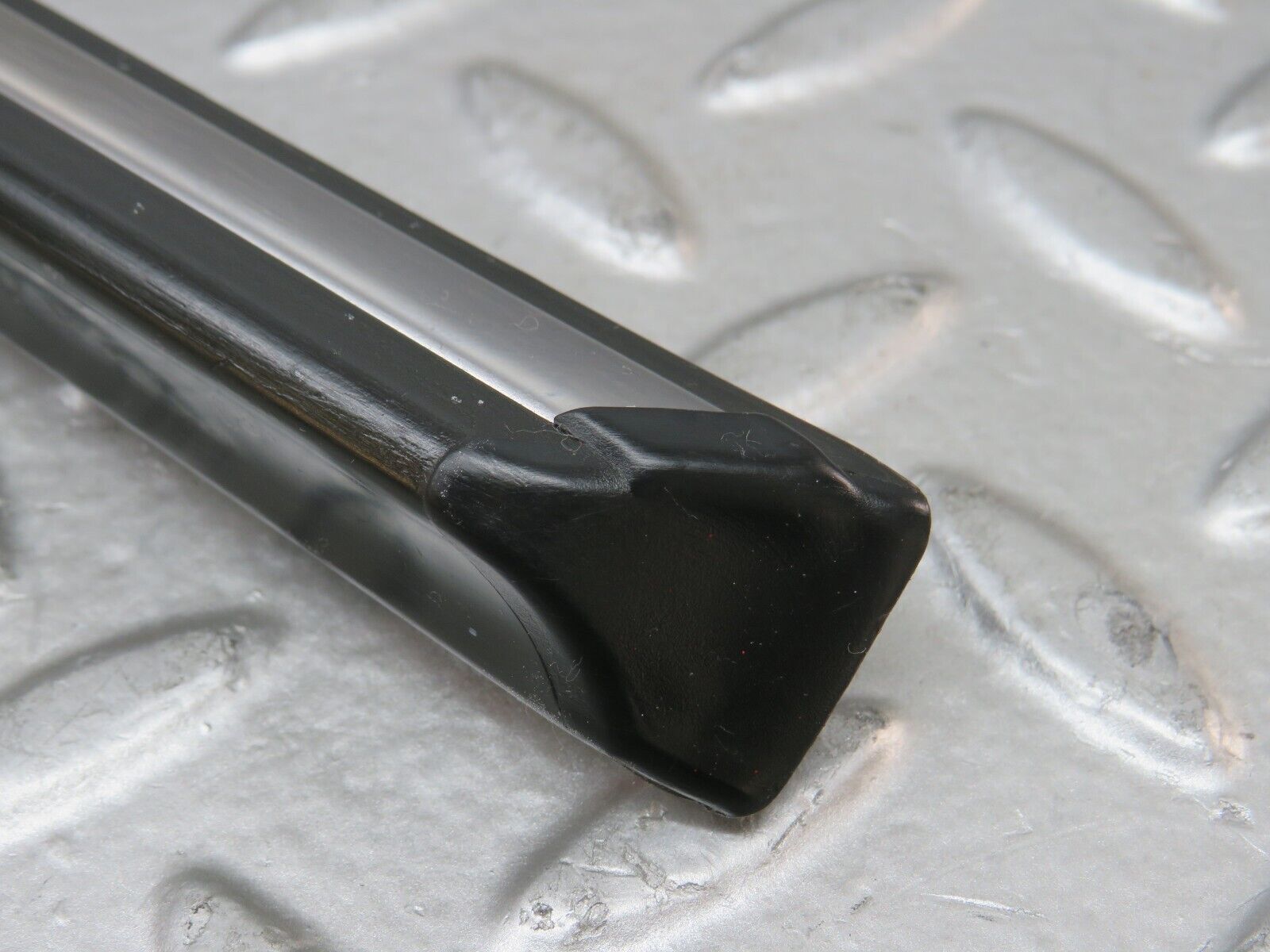 27892 Mercedes-Benz W123 280E Rear Right Door Centre Moulding Trim