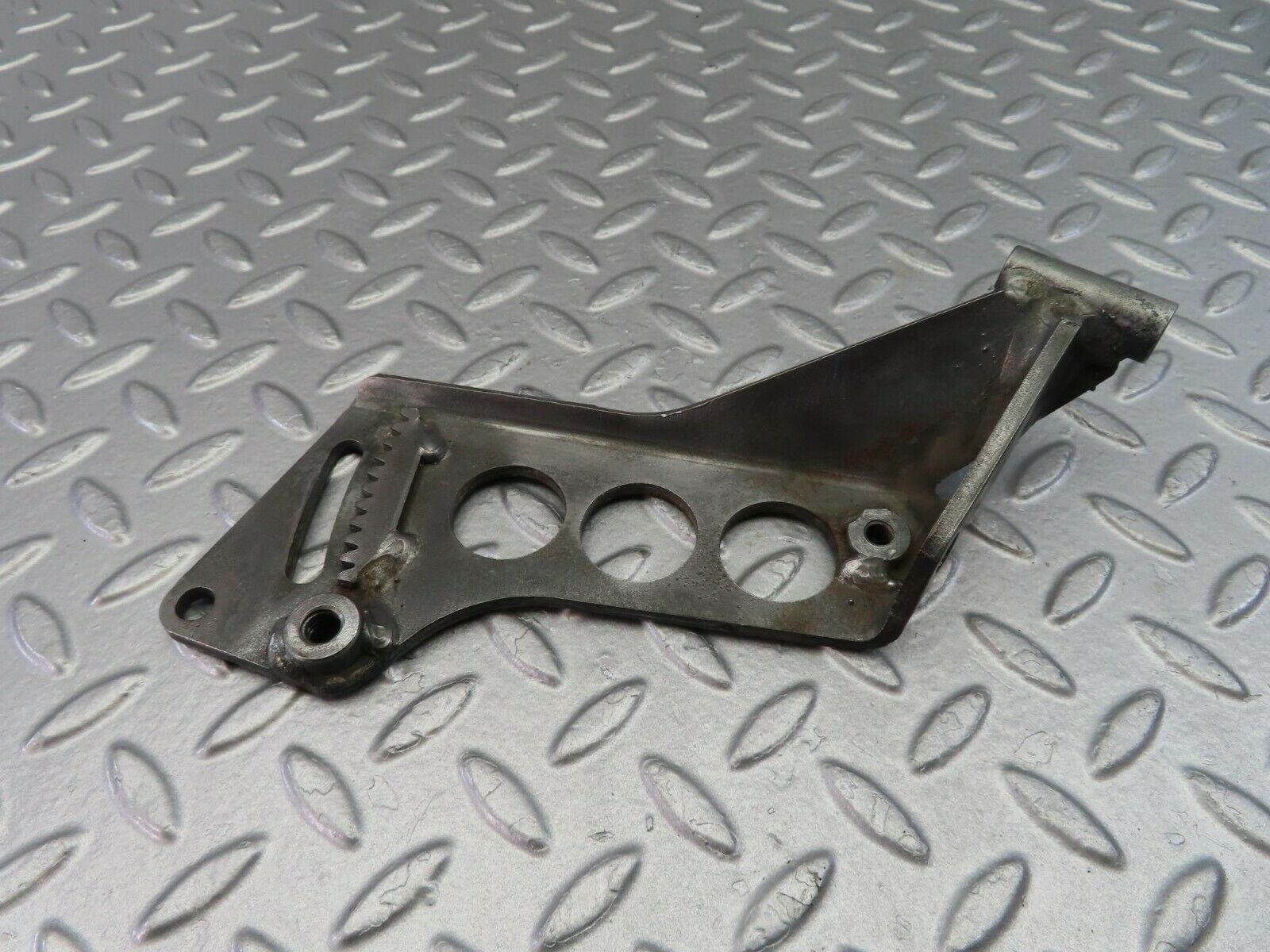 9855 Mercedes-Benz C123 280CE Coupe Power Steering Pump Bracket
