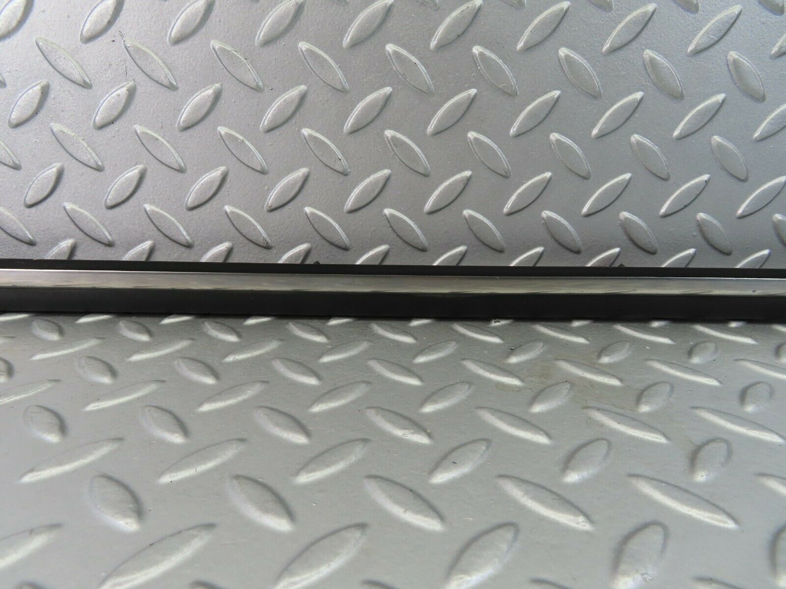 7251 Mercedes-Benz W116 450SE Centre Door Chrome Trim Front Left