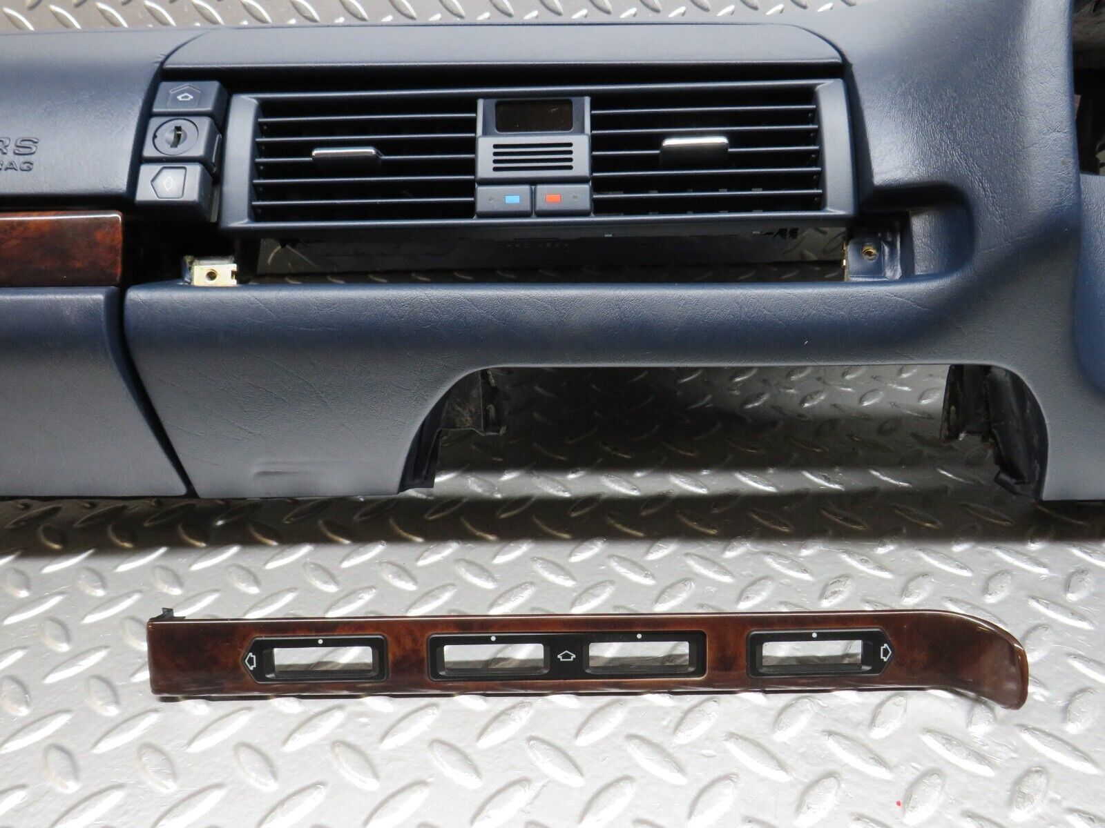 24971 Mercedes-Benz W140 S320 Dashboard Blue