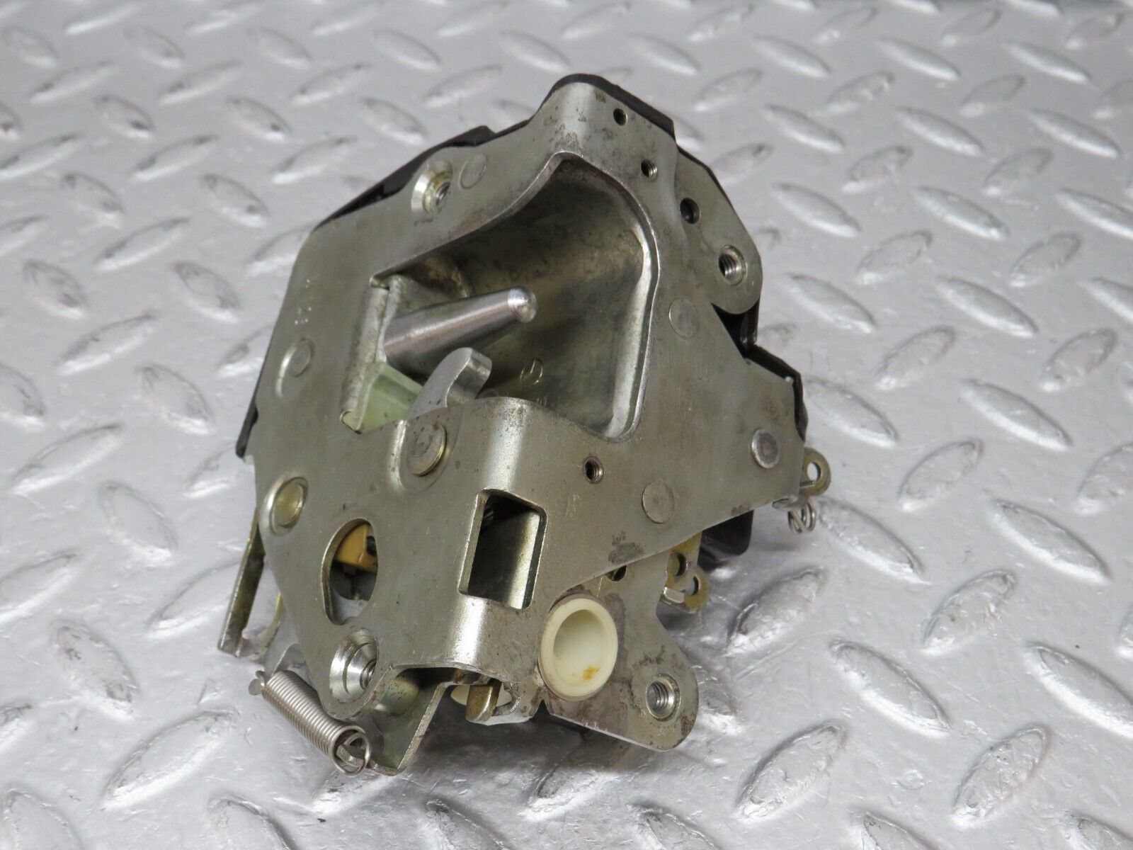 36042 Mercedes-Benz W126 420SE Front Left Door Lock Mechanism 1237230108