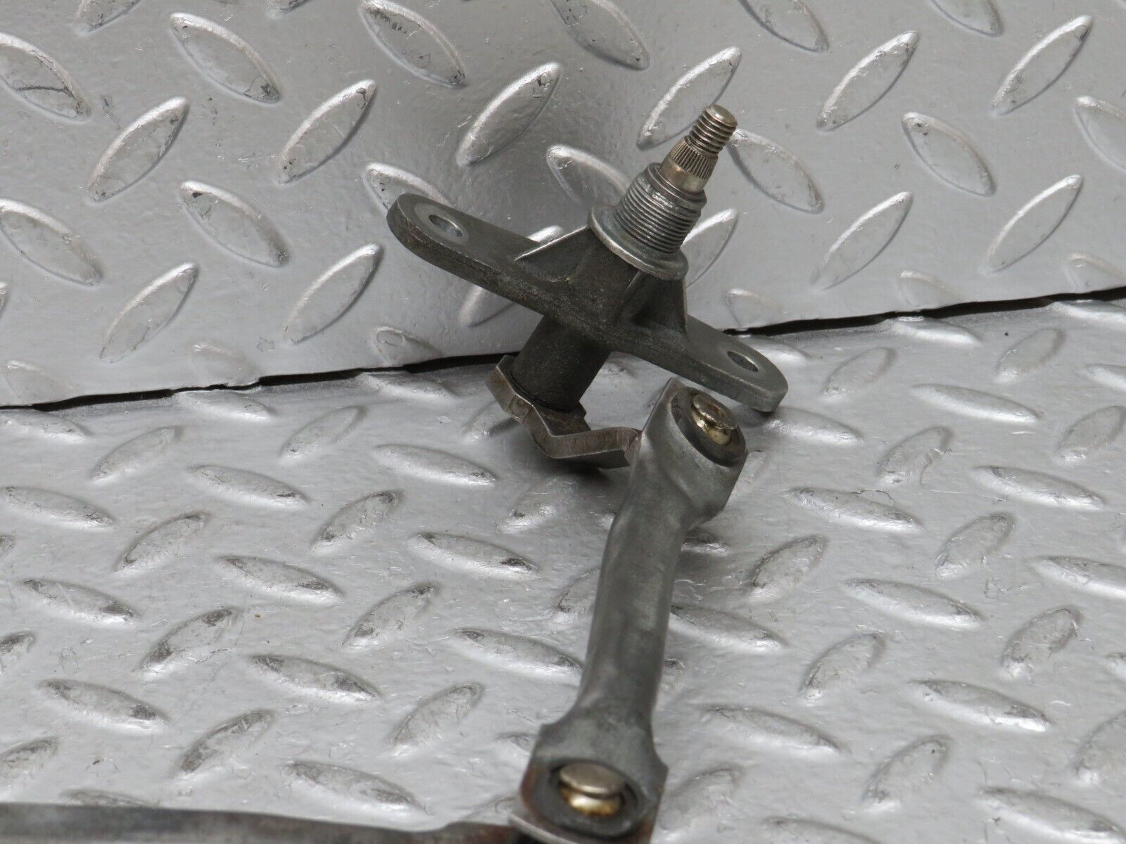 28074 Mercedes-Benz W123 280E Windscreen Wiper Linkage