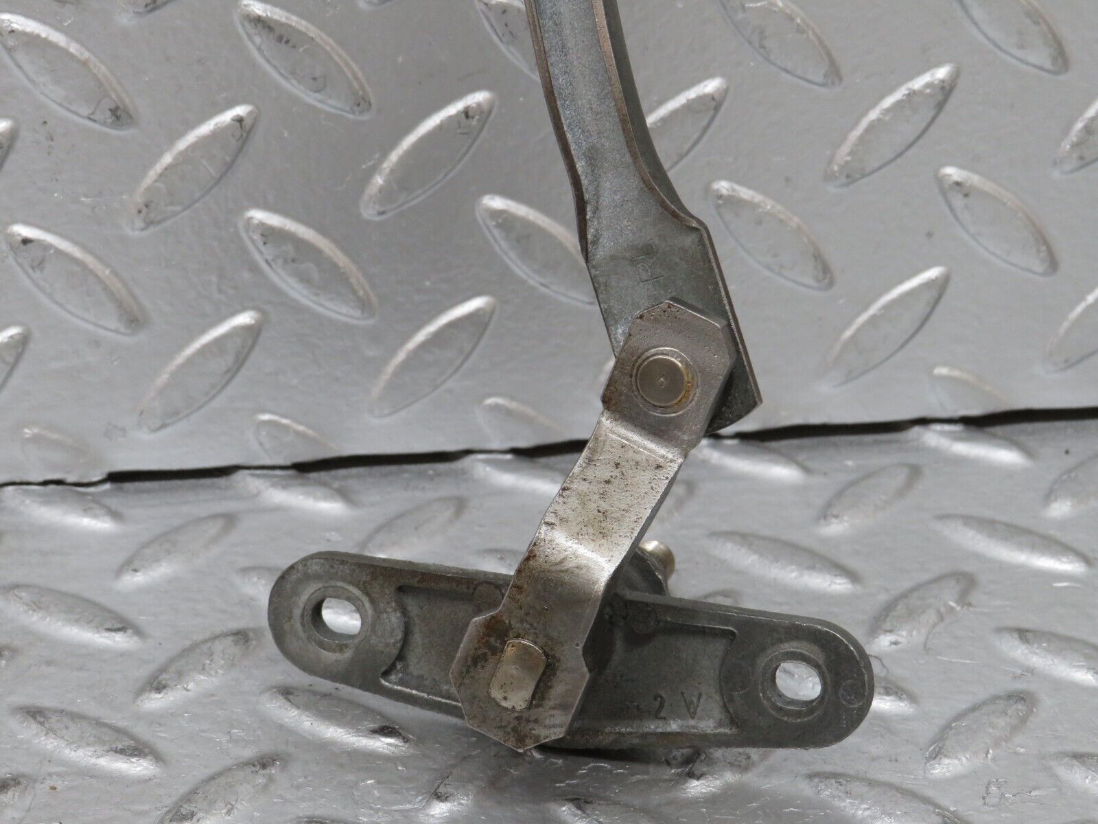 28074 Mercedes-Benz W123 280E Windscreen Wiper Linkage