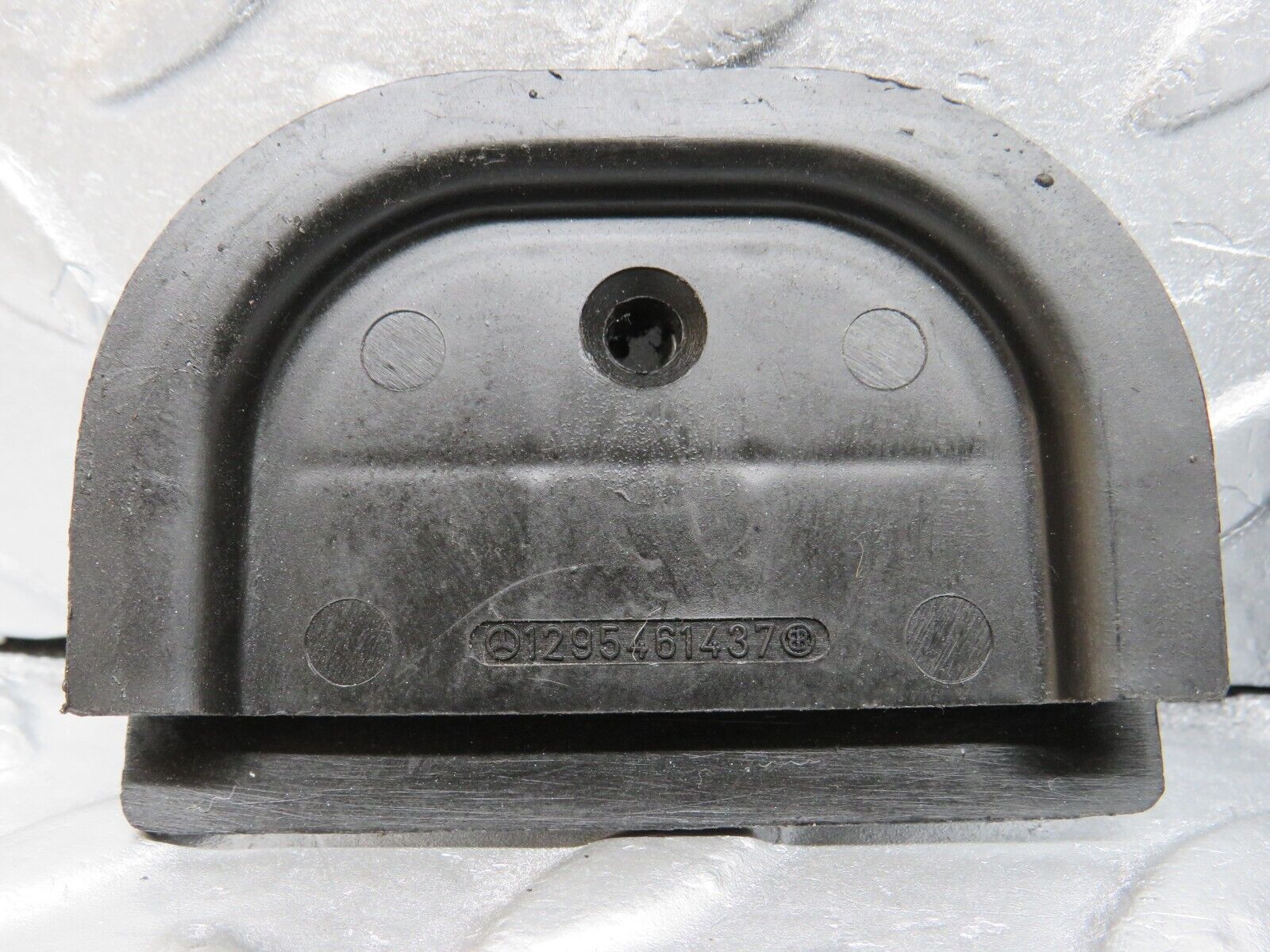 39766 Mercedes-Benz R129 320SL Coupe Front Panel Grommet 2x 1295461437