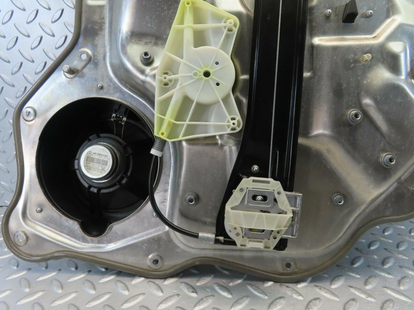 11167 Mercedes-Benz W221 S320 Rear Left Door Window Regulator 2218203102