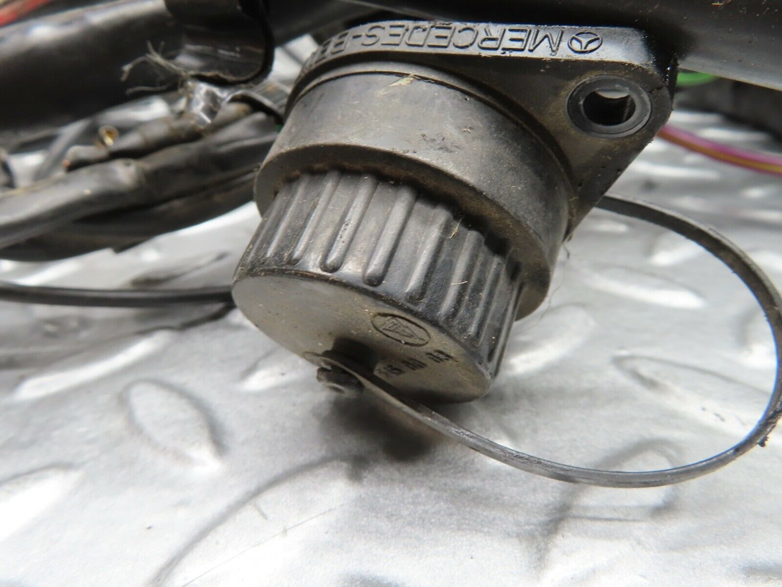 21251 Mercedes-Benz W123 230E Engine Chassis Body Wire Wiring Harness