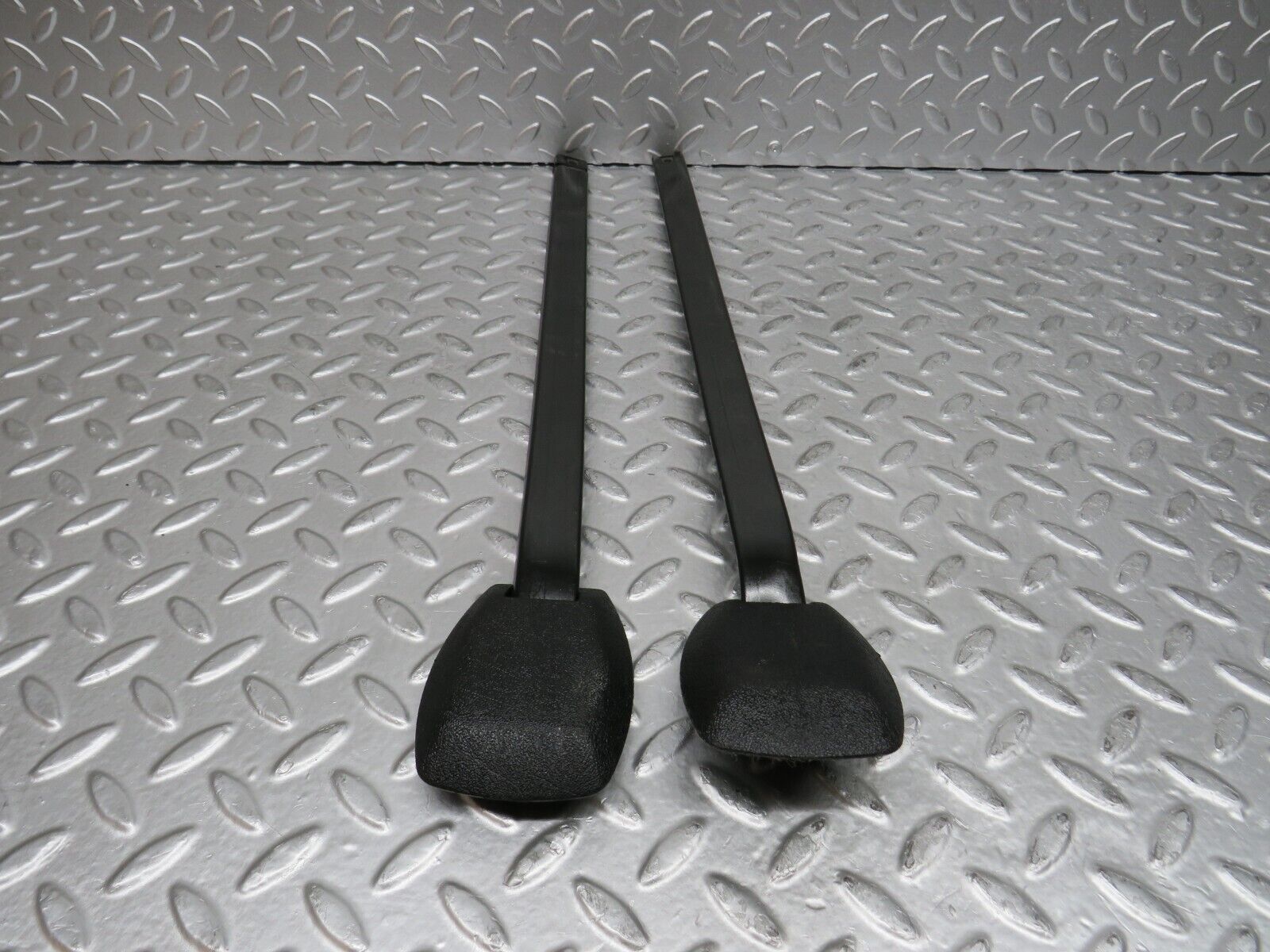 29401 Mercedes-Benz W124 230E Seat Belt Runner Pair 2019190920