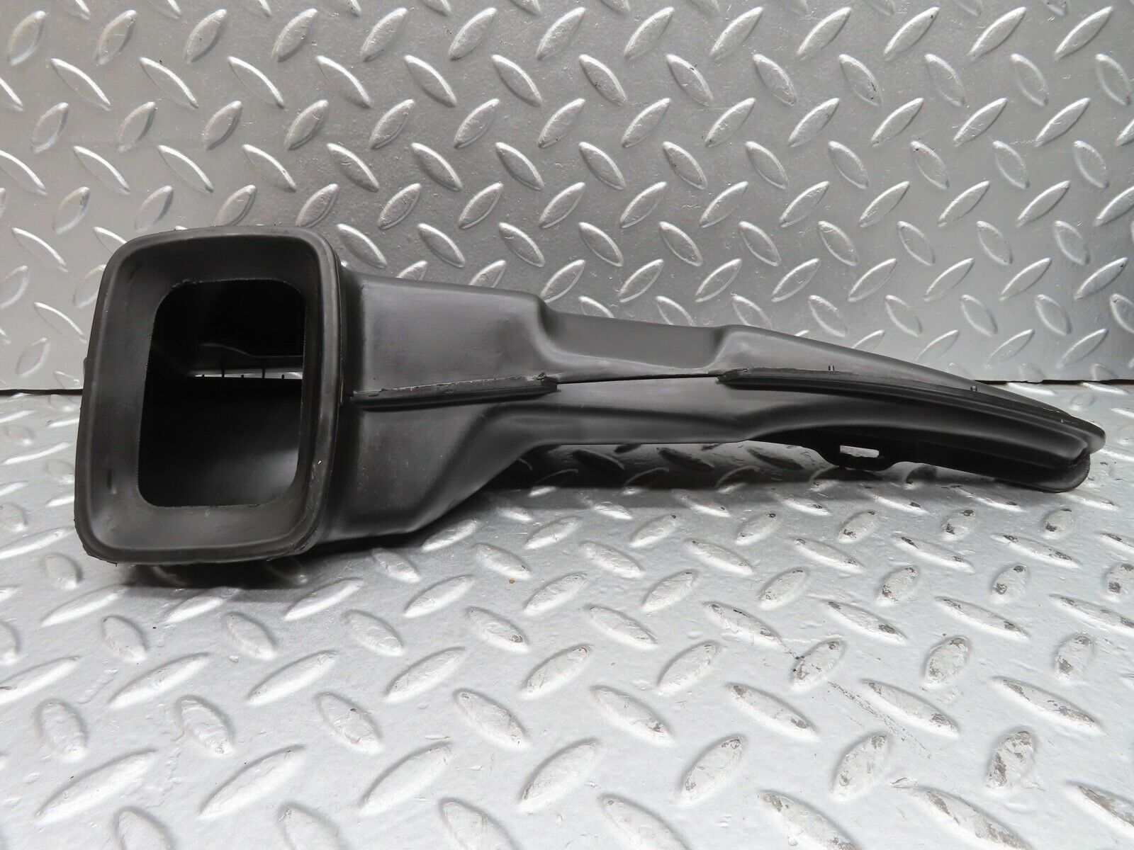 21658 Mercedes-Benz W126 300SE Dashboard Air Vent Duct Pair 1268300119