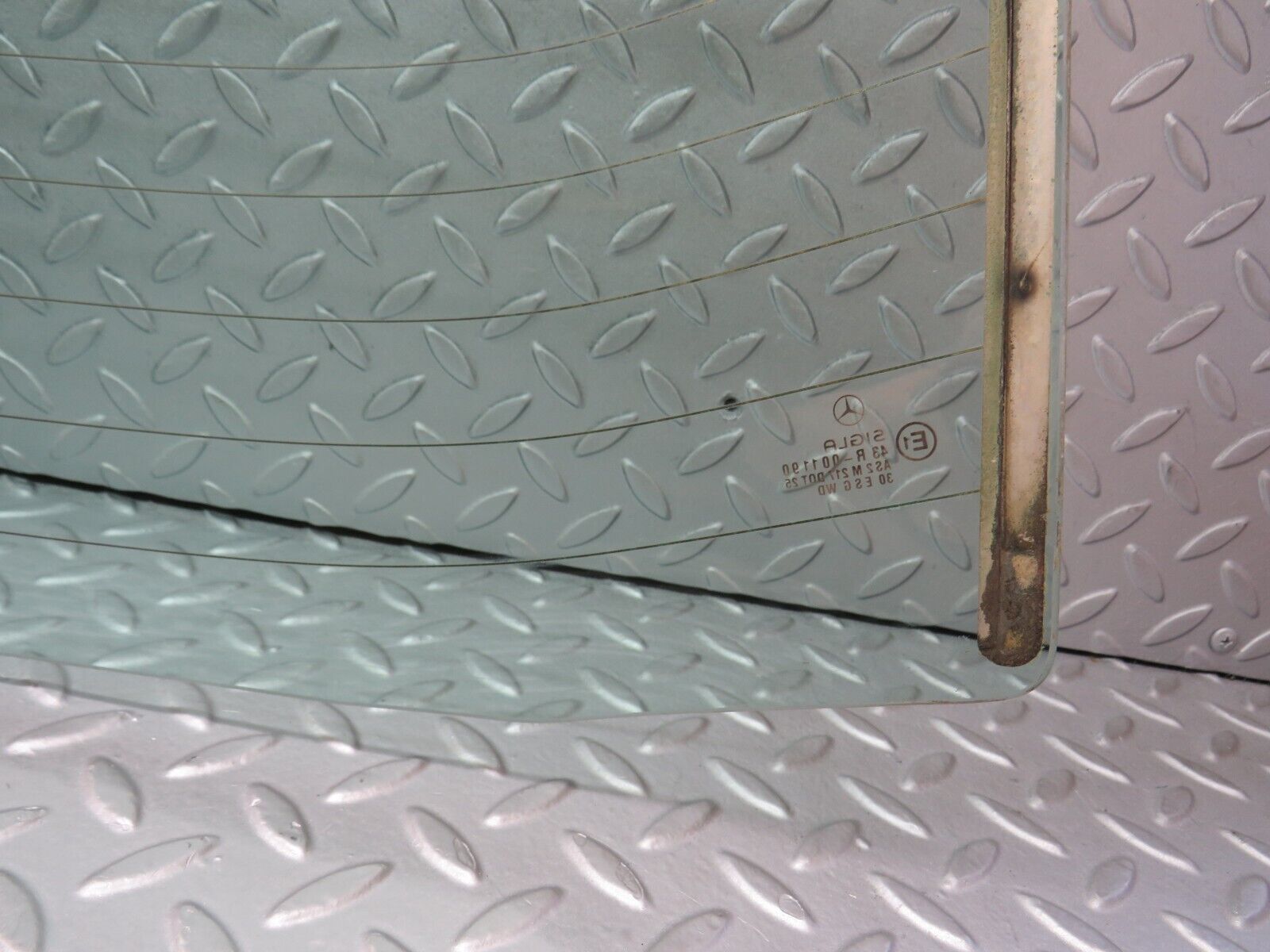 36682 Mercedes-Benz W201 190E 2.0L Rear Heated Windscreen Glass