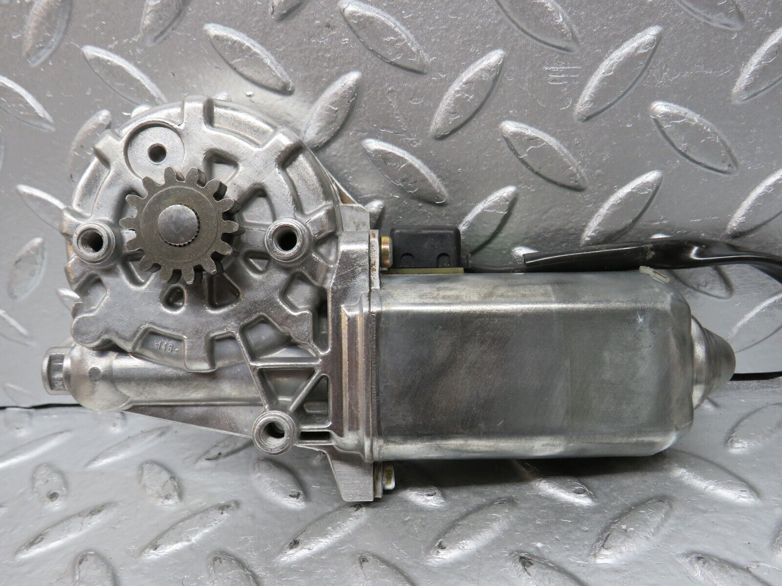 32027 Mercedes-Benz W123 230E Front Left Window Regulator Motor 0130821018