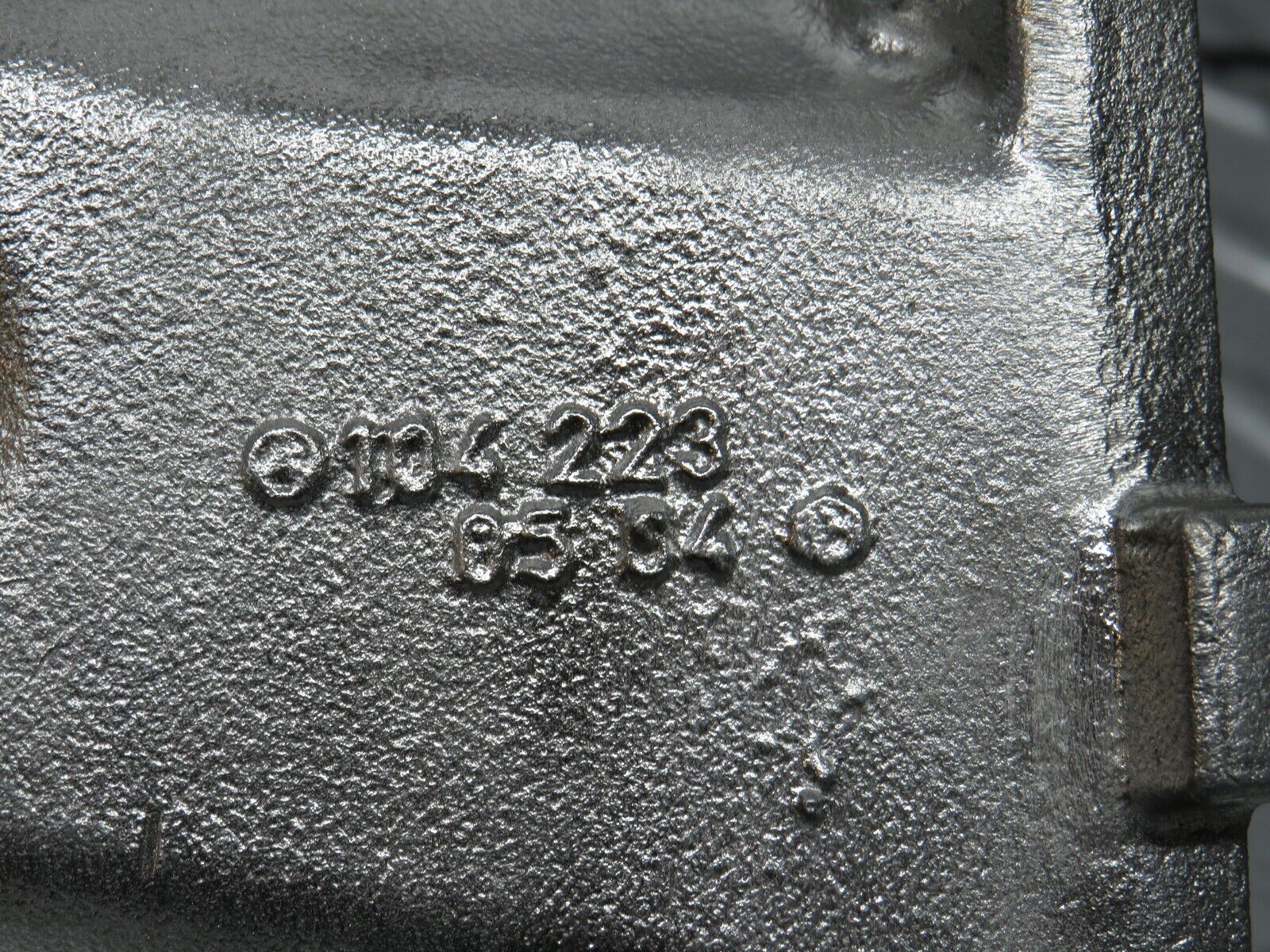 39428 Mercedes-Benz R129 320SL Coupe Engine Mount Bracket Right 1042230504