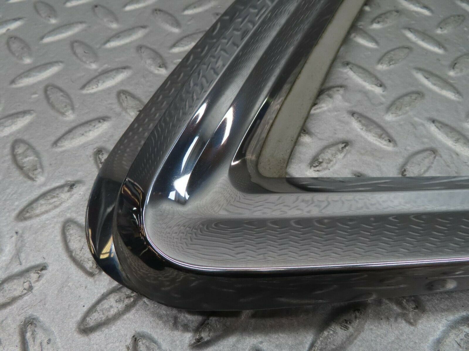 16588 Mercedes-Benz C107 380SLC Rear Right Quarter Window Chrome Frame