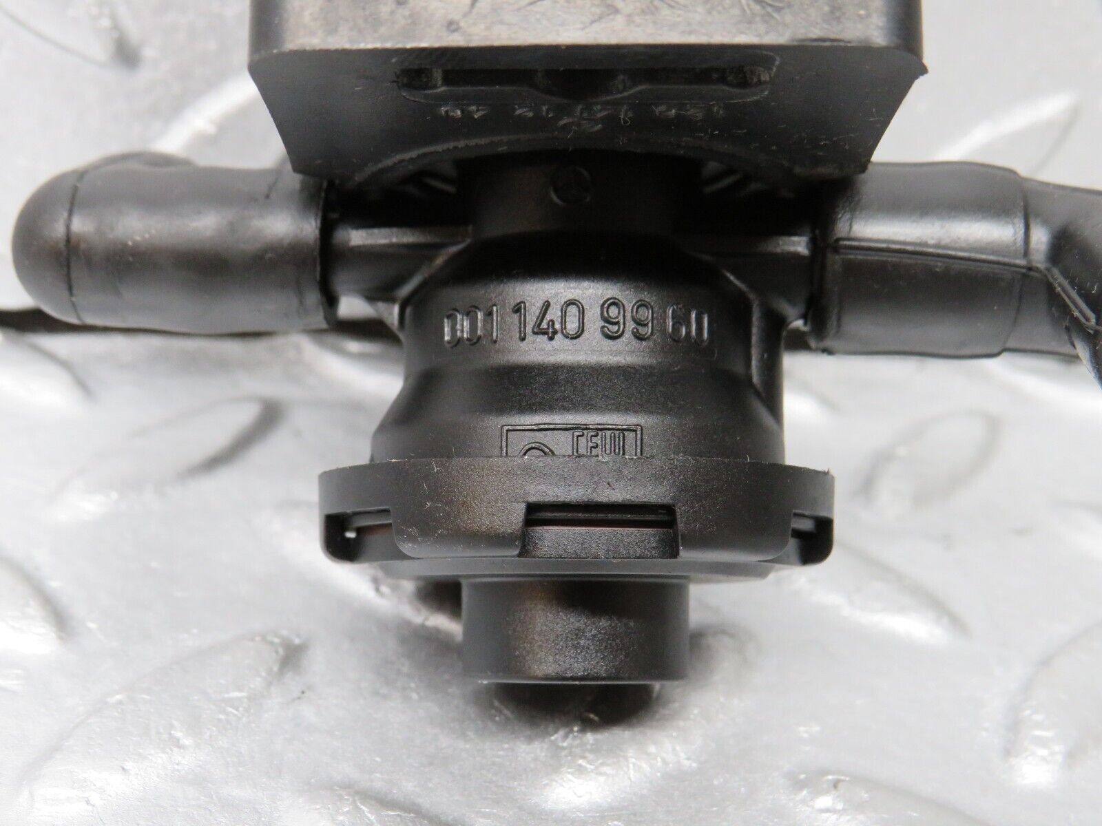 38326 Mercedes-Benz R129 280SL Coupe Fuel Regeneration Valve 0011409960 1201411240