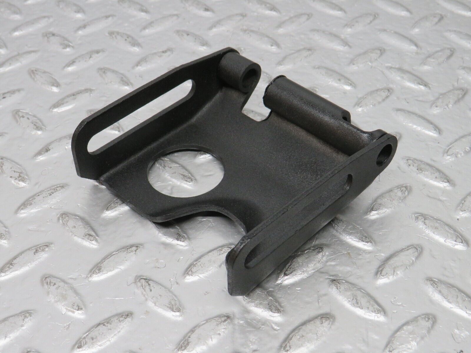 31113 Mercedes-Benz W123 200D Alternator Generator Bracket