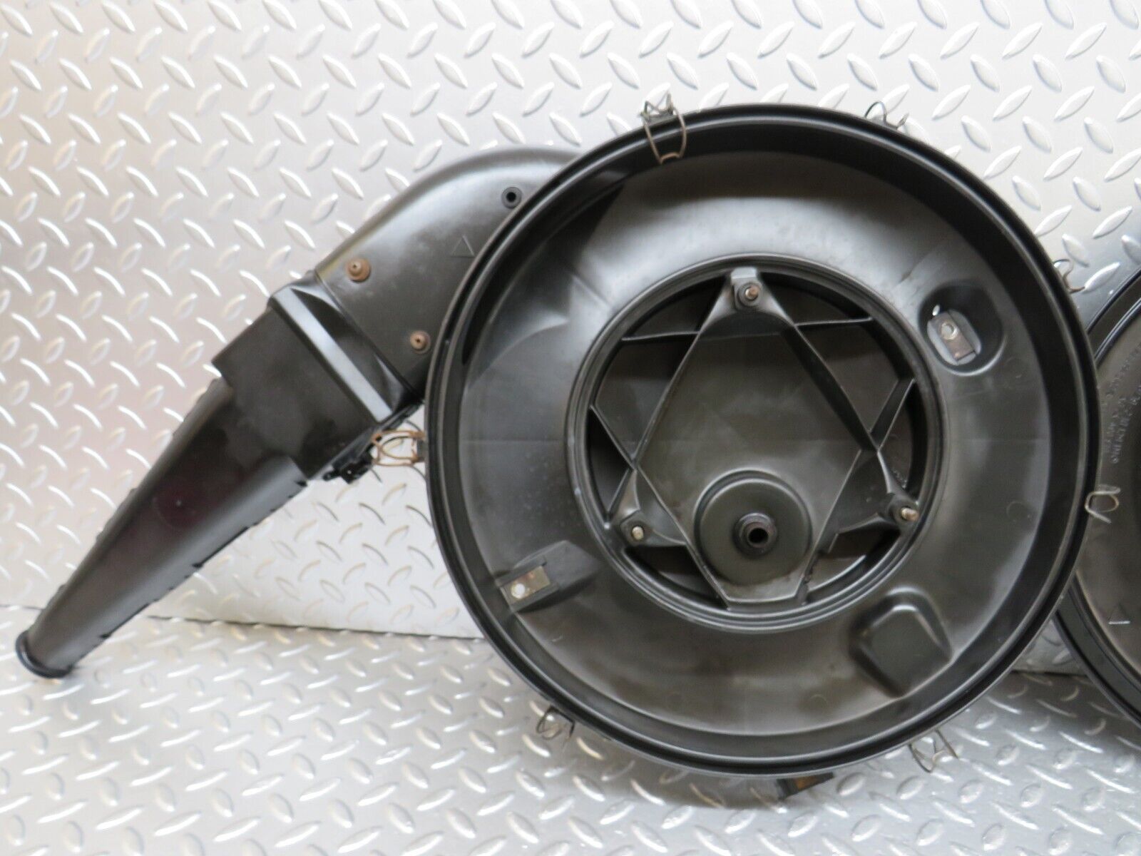 25443 Mercedes-Benz W123 200 Air Filter Box 0020941604