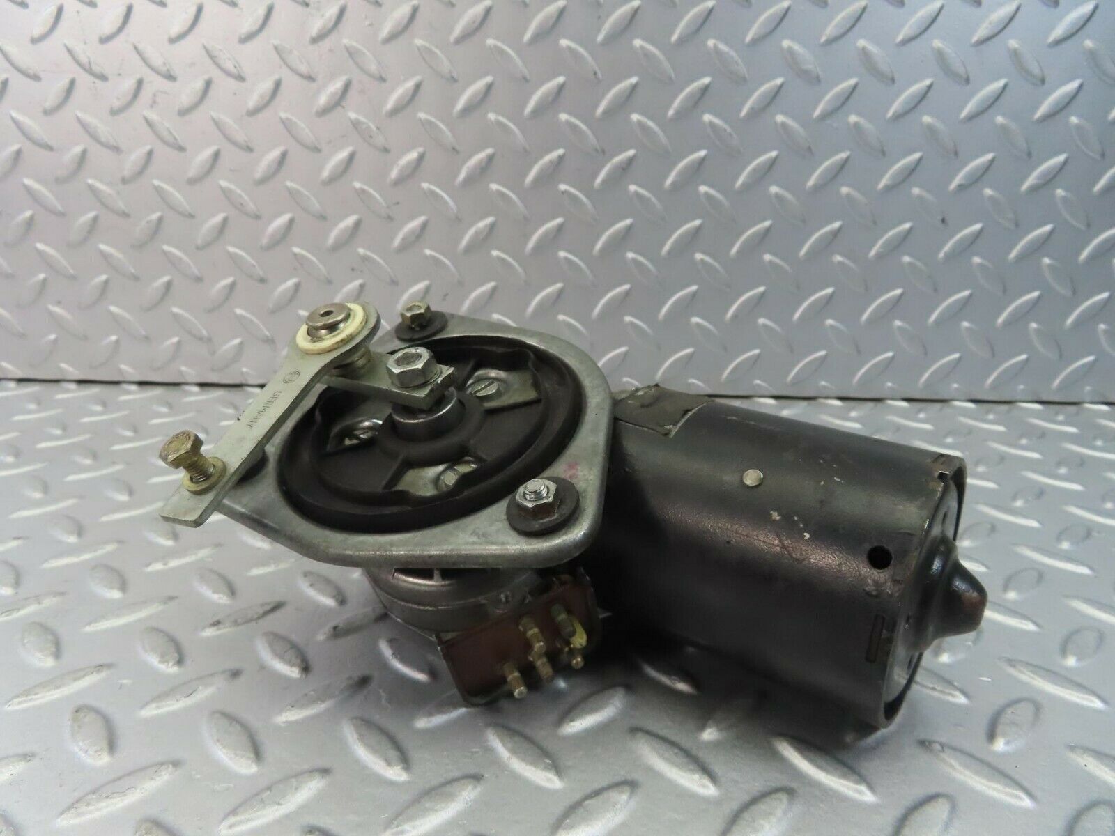 8937 Mercedes-Benz W115 Wiper Motor Bosch 0390341068