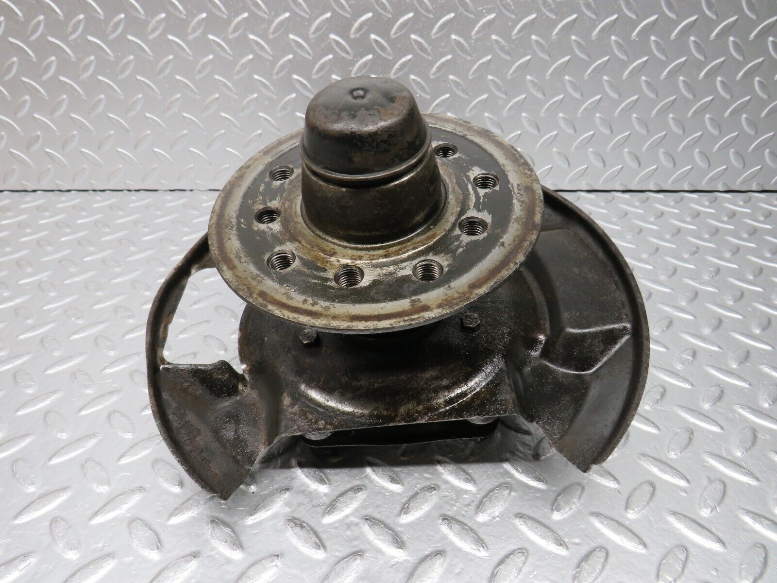 0848 Mercedes-Benz C107 350SLC Coupe Wheel Hub Front Right
