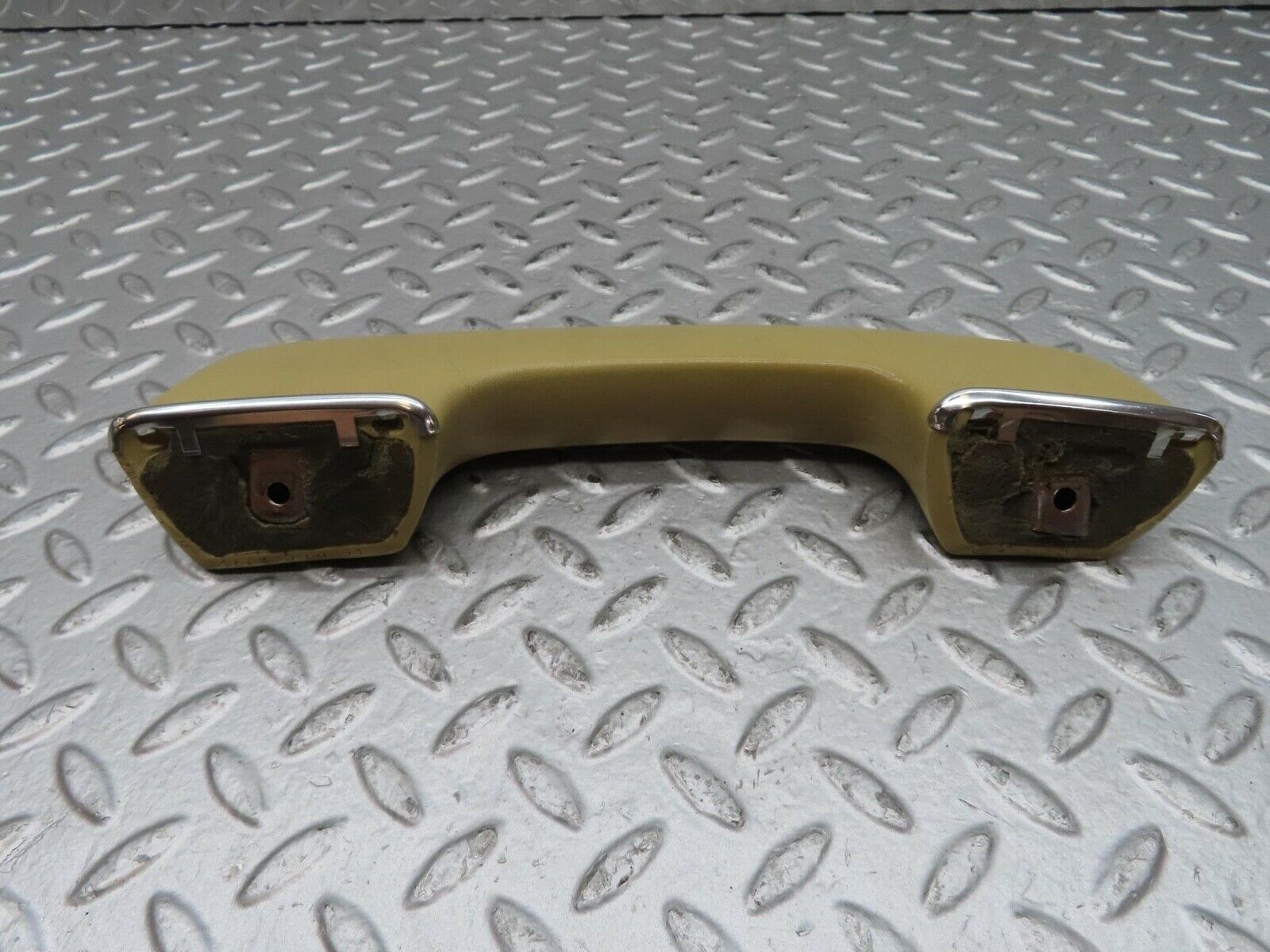15300 Mercedes-Benz W123 230E Interior Door Handle Right 1239702001