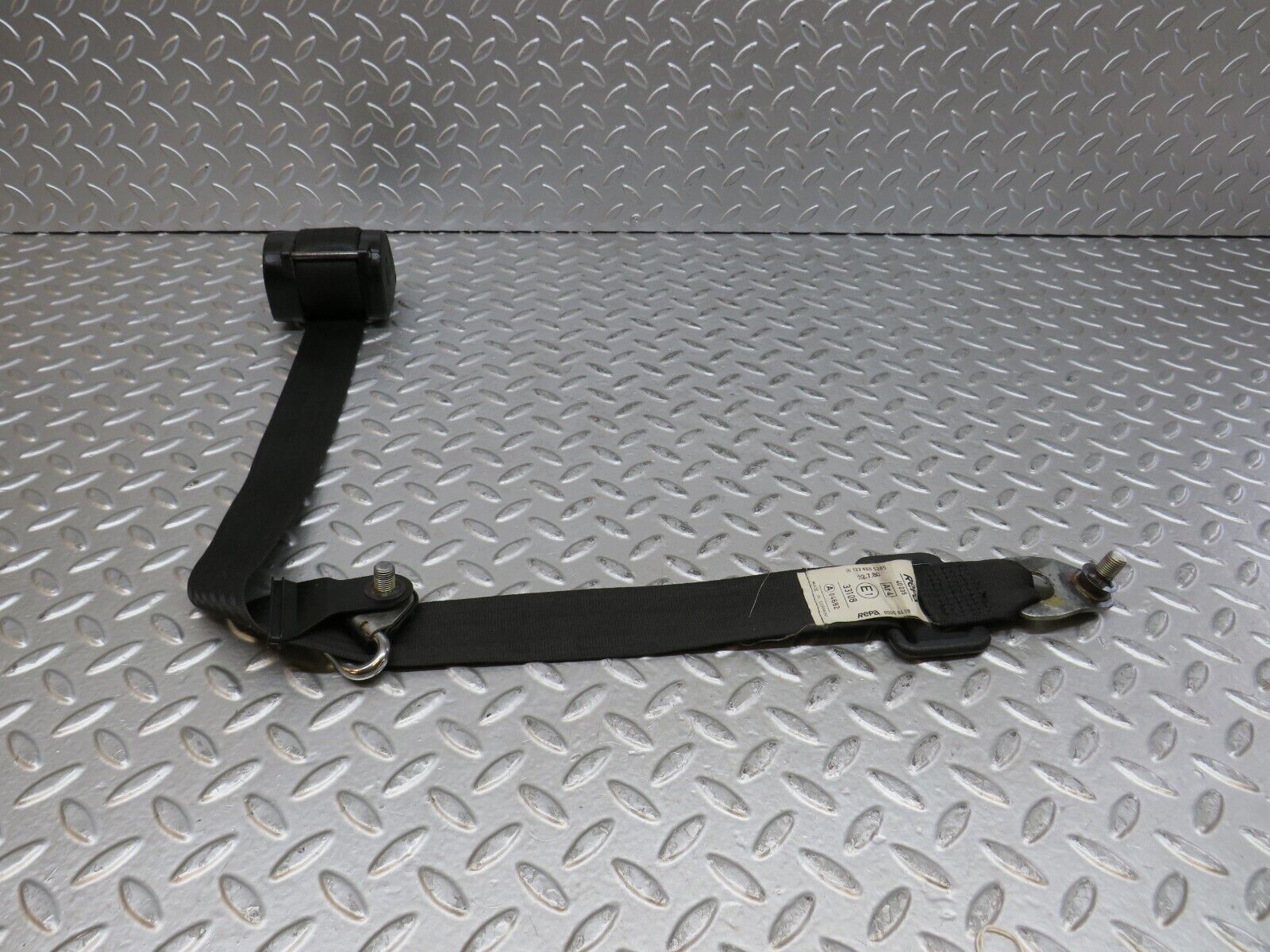 28162 Mercedes-Benz W123 280E Front Left Seat Belt 1238605285