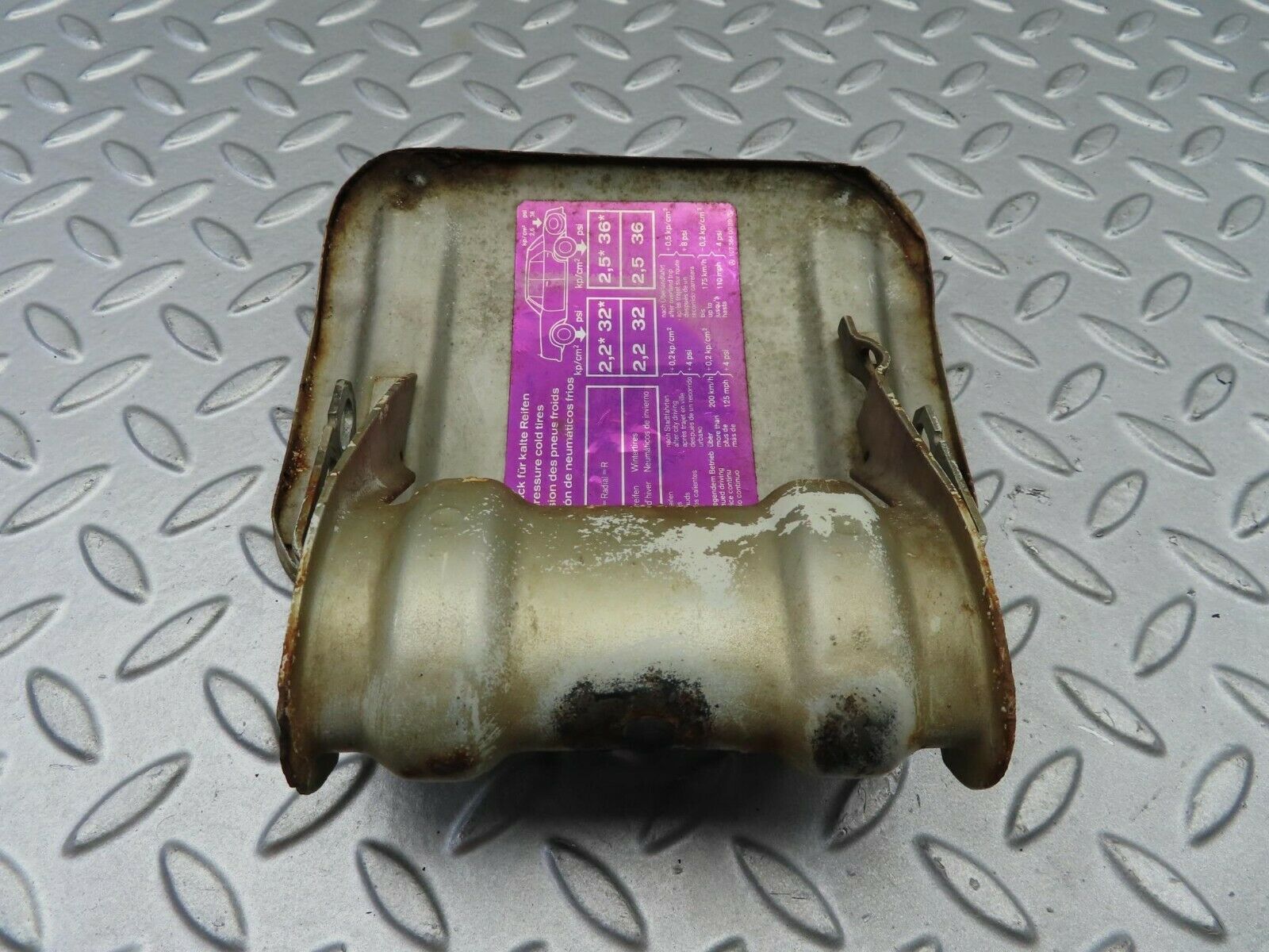 7203 Mercedes-Benz C107 350SLC Coupe Fuel Tank Flap Cap 1075840039