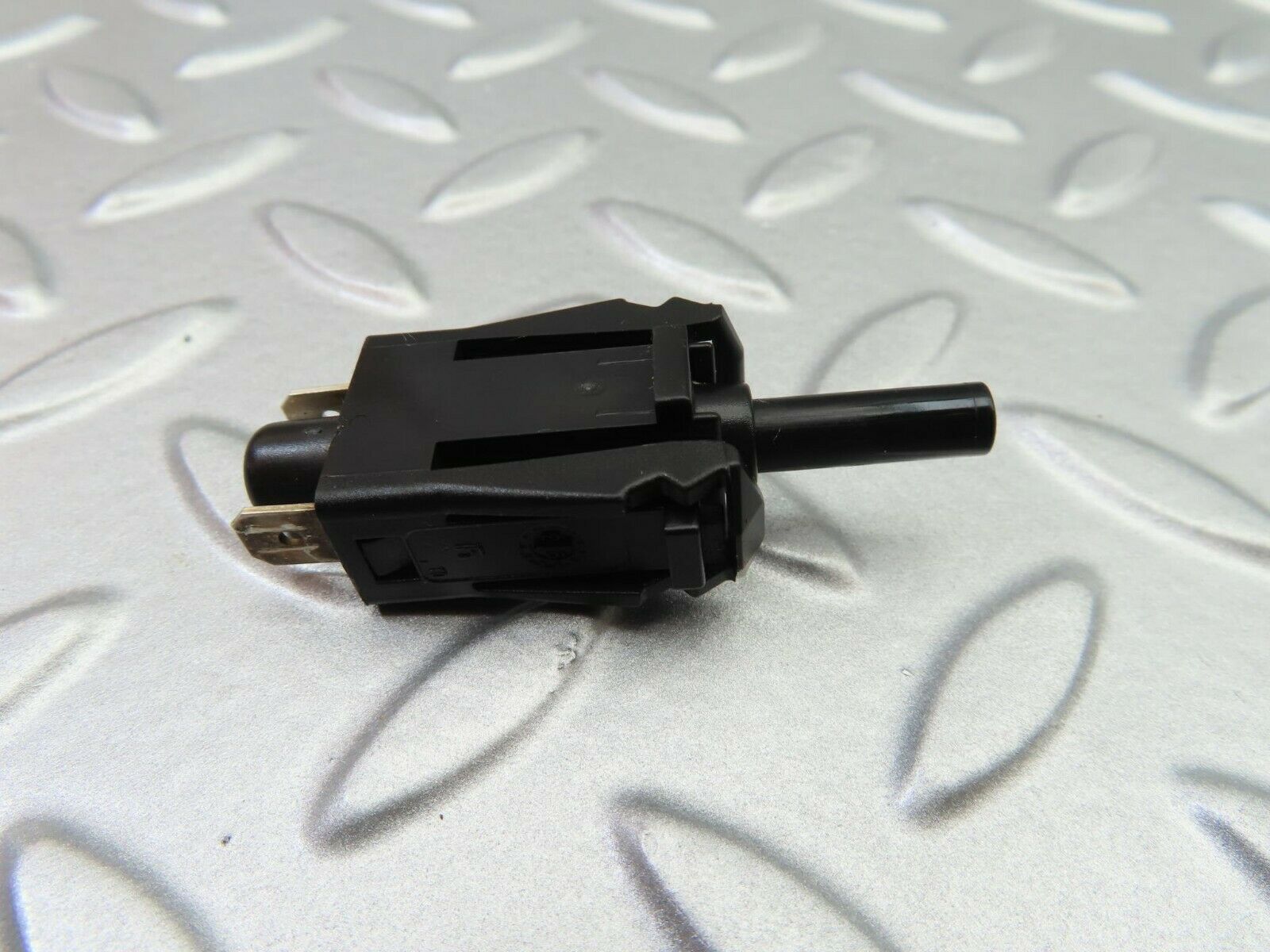6511 Mercedes-Benz S124 E220 Wagon Door Contact Switch 0015458714
