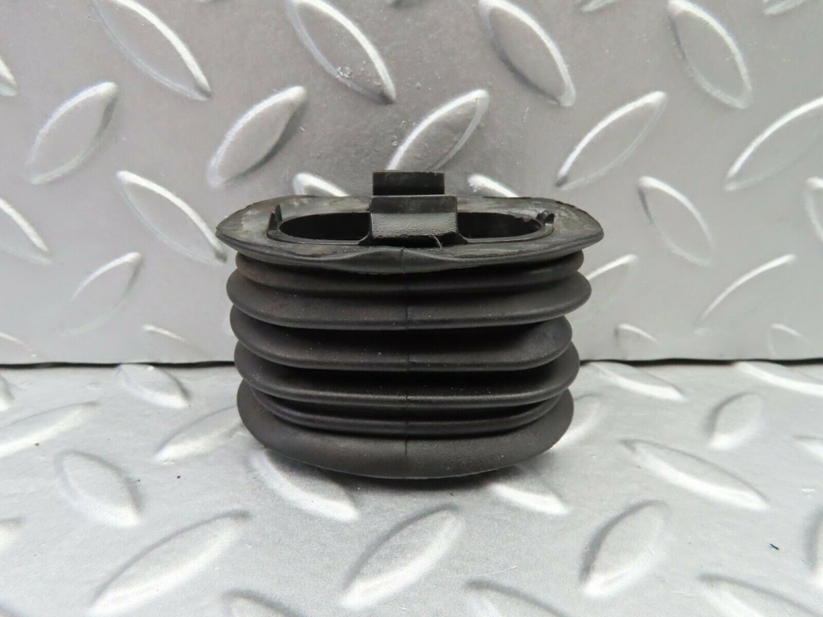 6542 Mercedes-Benz S124 E220 Wagon Front Door Wire Protector Rubber 1248210197
