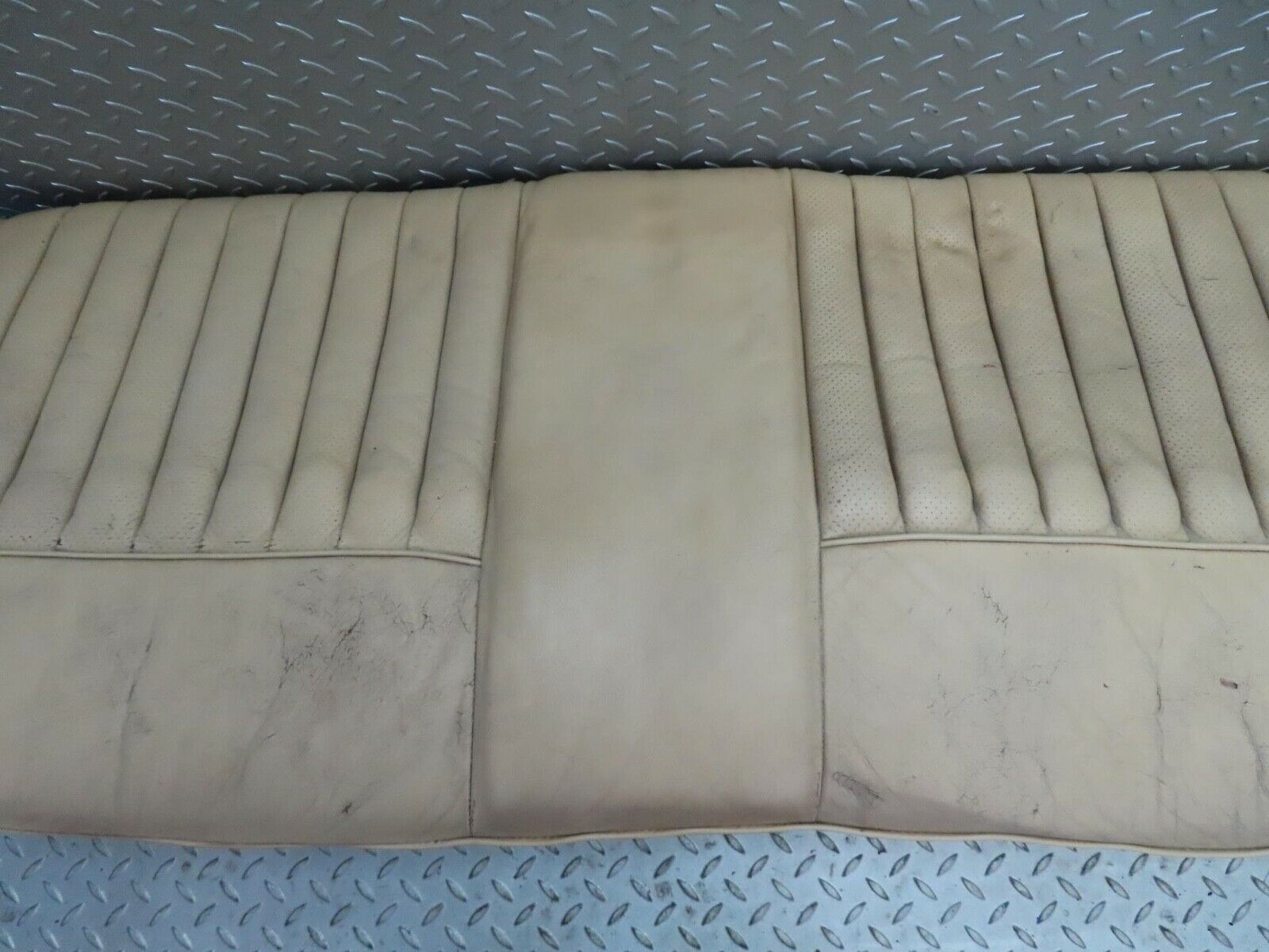 15816 Mercedes-Benz W123 280E Rear Seat Bottom Beige Leather