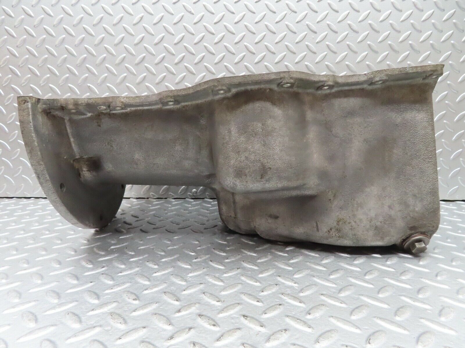 18551 Mercedes-Benz W136 170V Oil Pan Oil Sump 1810101813