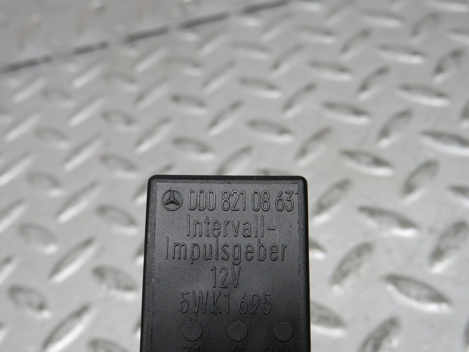 28316 Mercedes-Benz S123 240D Wagon Intermittent Wiper Relay 0008210863