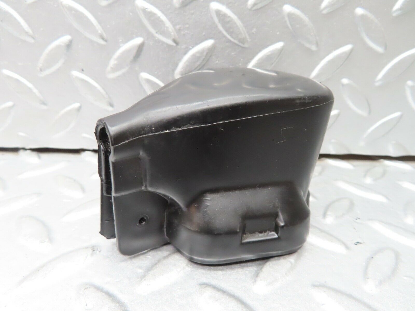 21576 Mercedes-Benz W126 300SE Ignition Coil Cover Cap 0001582285