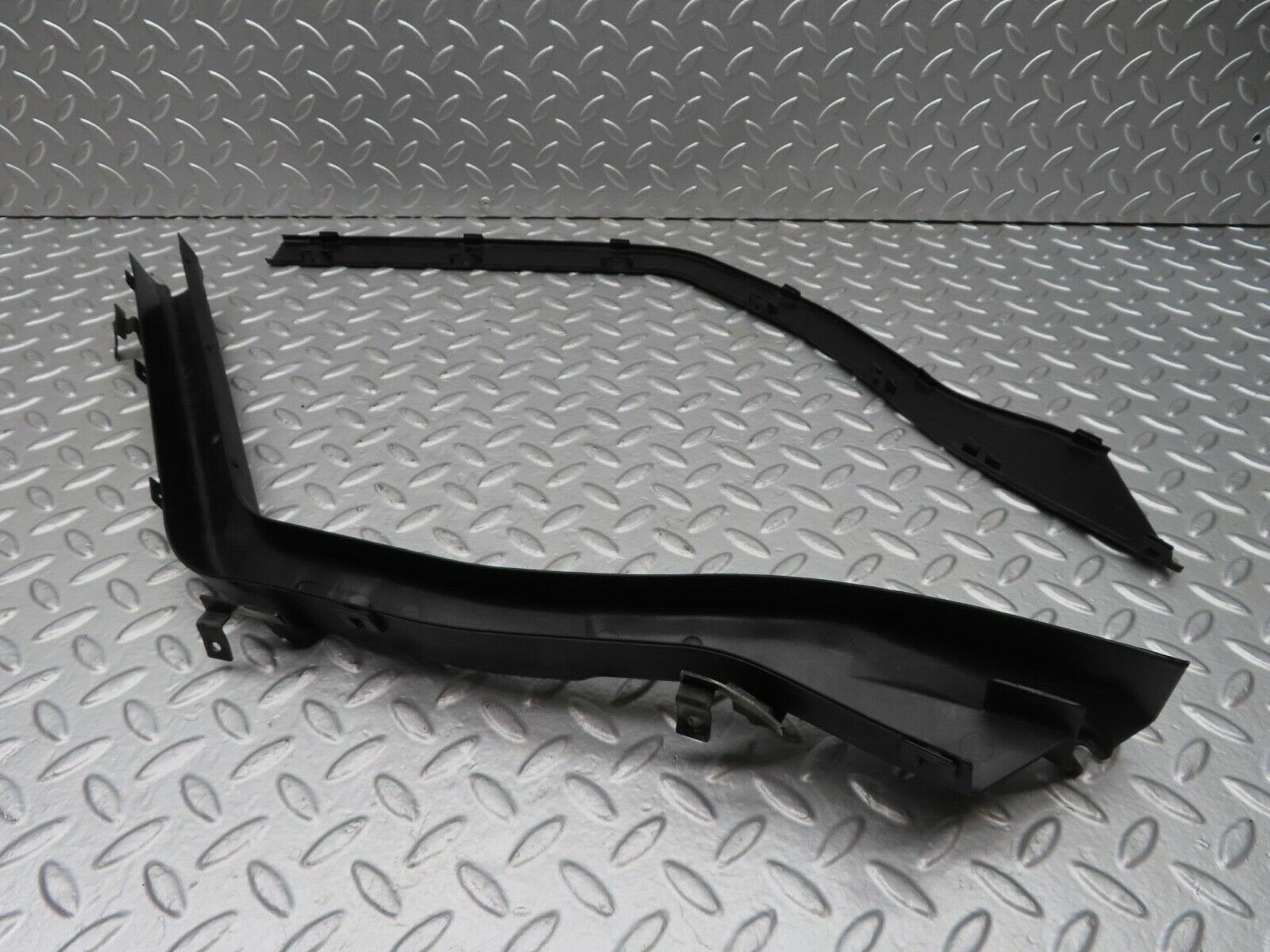 14876 Mercedes-Benz W140 S320 Engine Bay Cable Channel 1405461564 1405401418