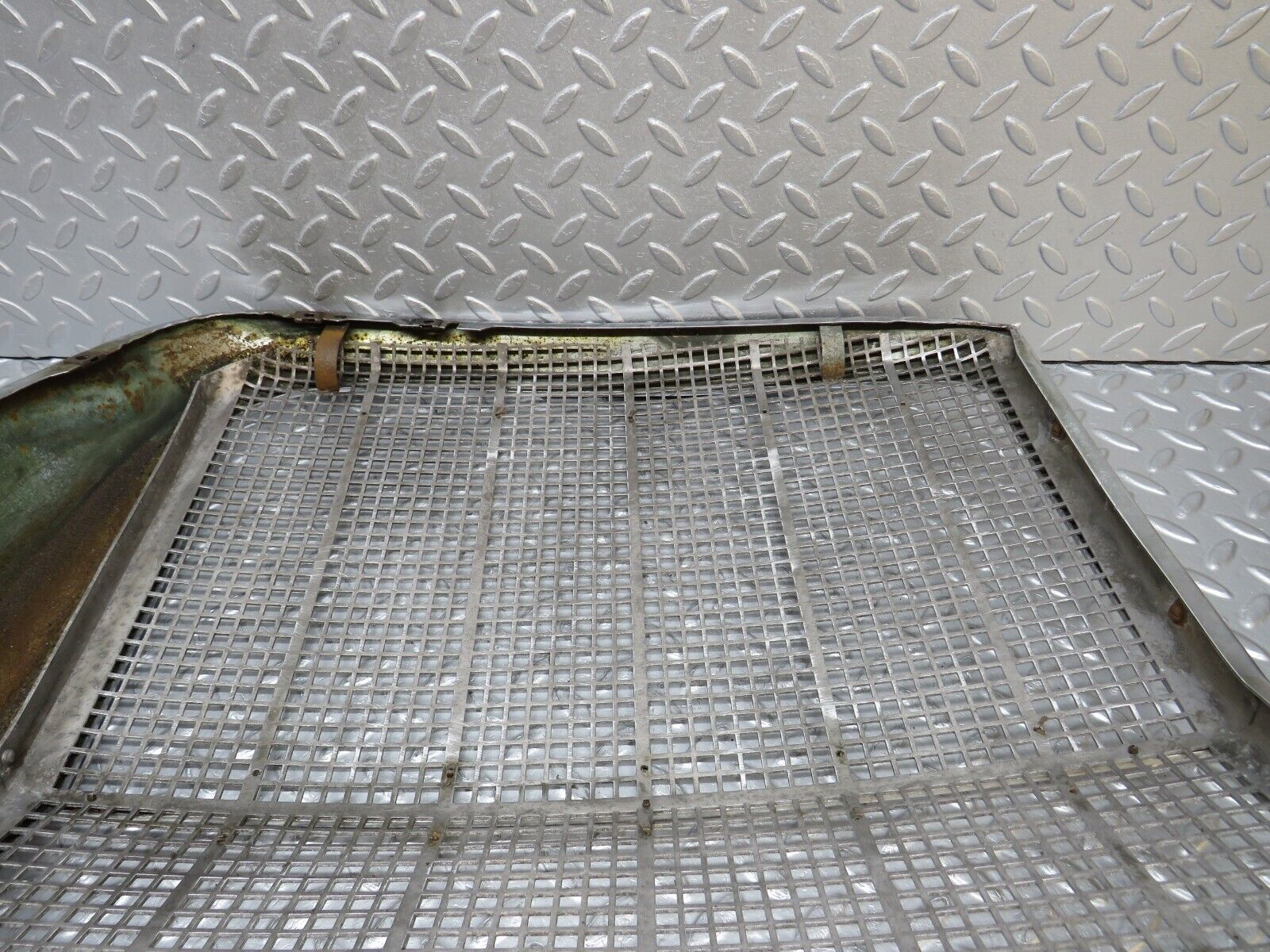 40343 Mercedes-Benz W110 230 Bonnet Grill Chrome