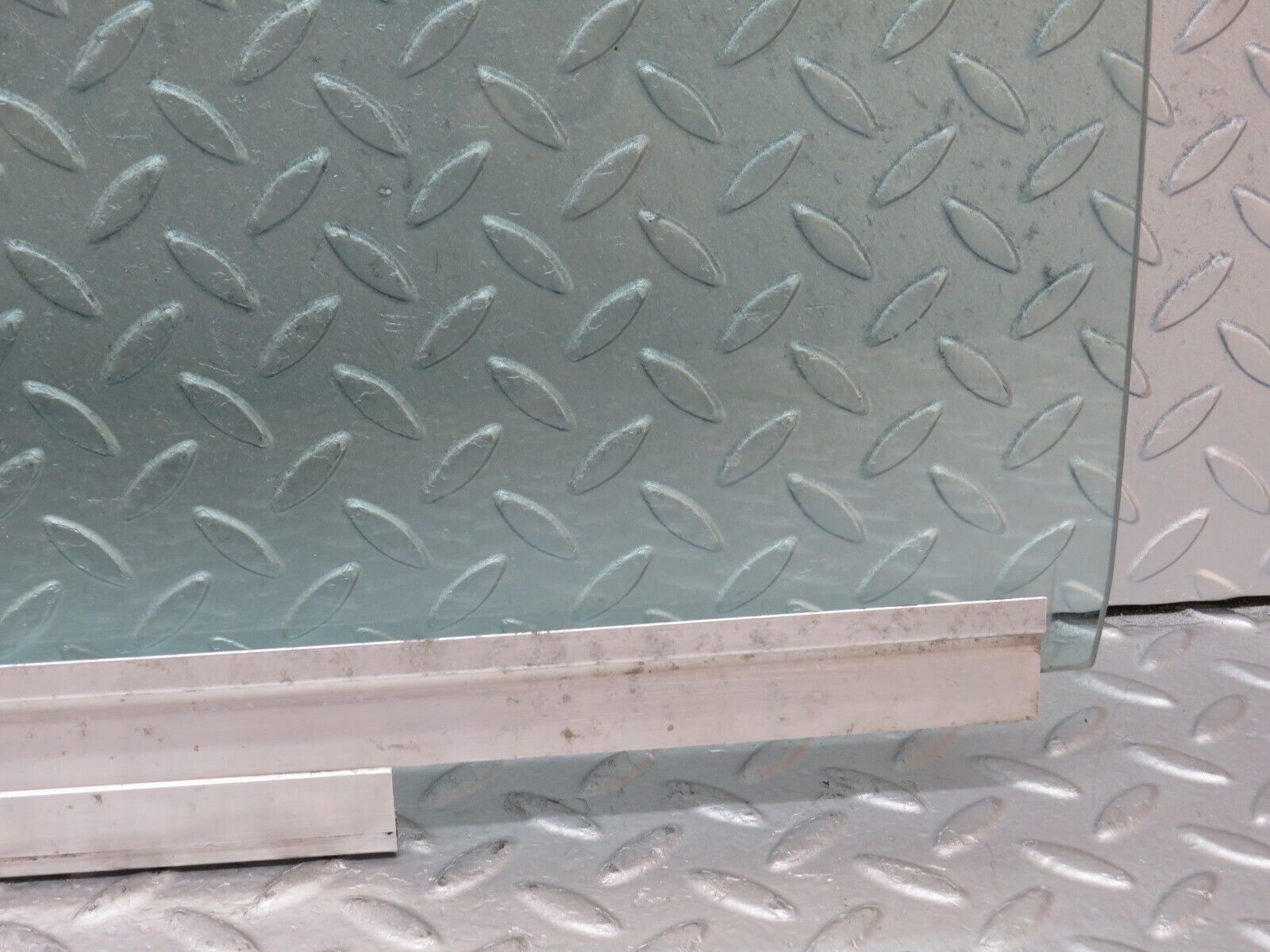 36040 Mercedes-Benz W126 420SE Rear Left Door Window Glass