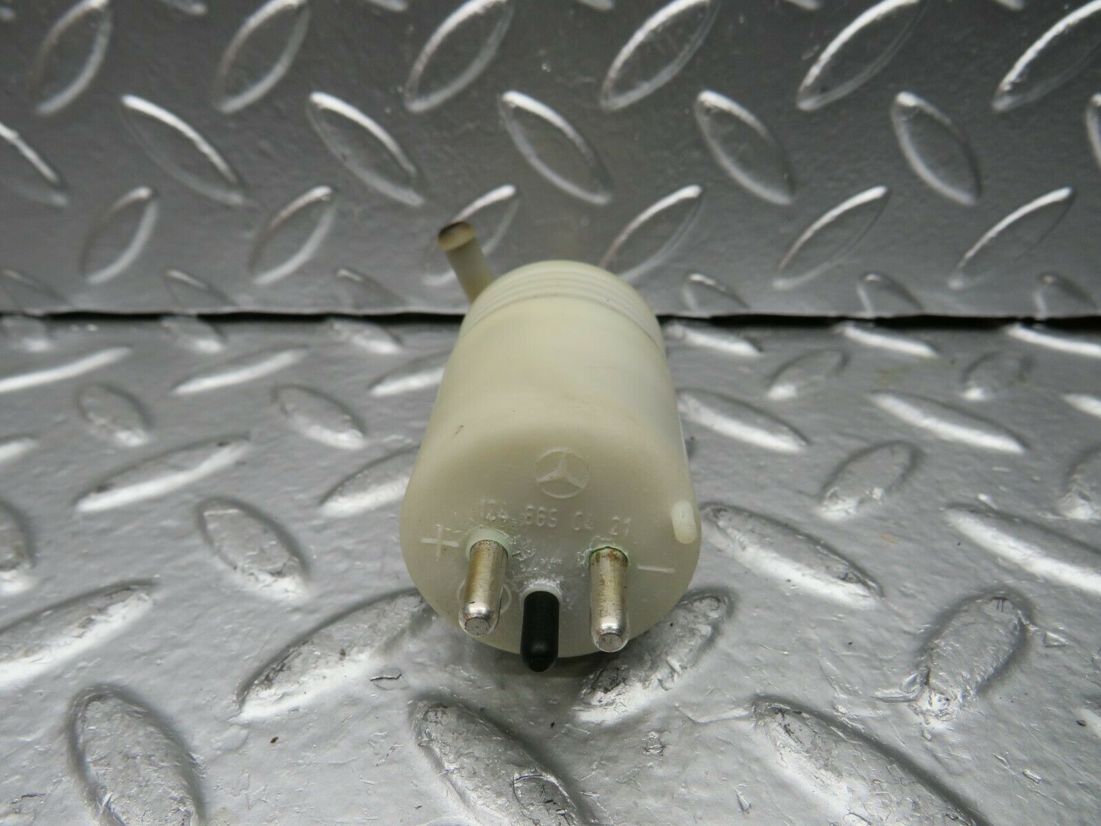 22487 Mercedes-Benz C124 E220 Coupe Windscreen Washer Pump 1248690421