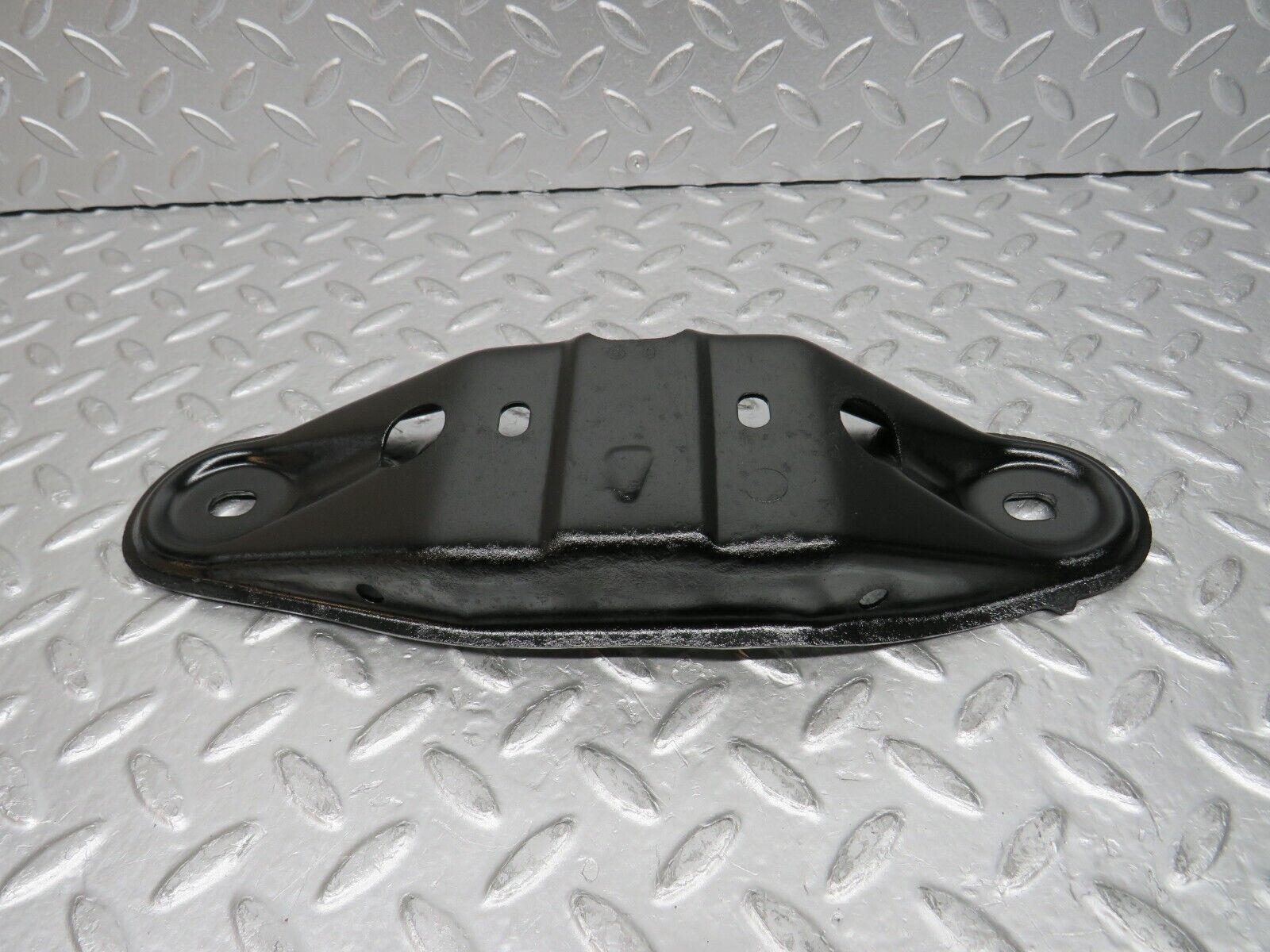 31672 Mercedes-Benz W201 190LE 1.8L Gearbox Mount Bracket