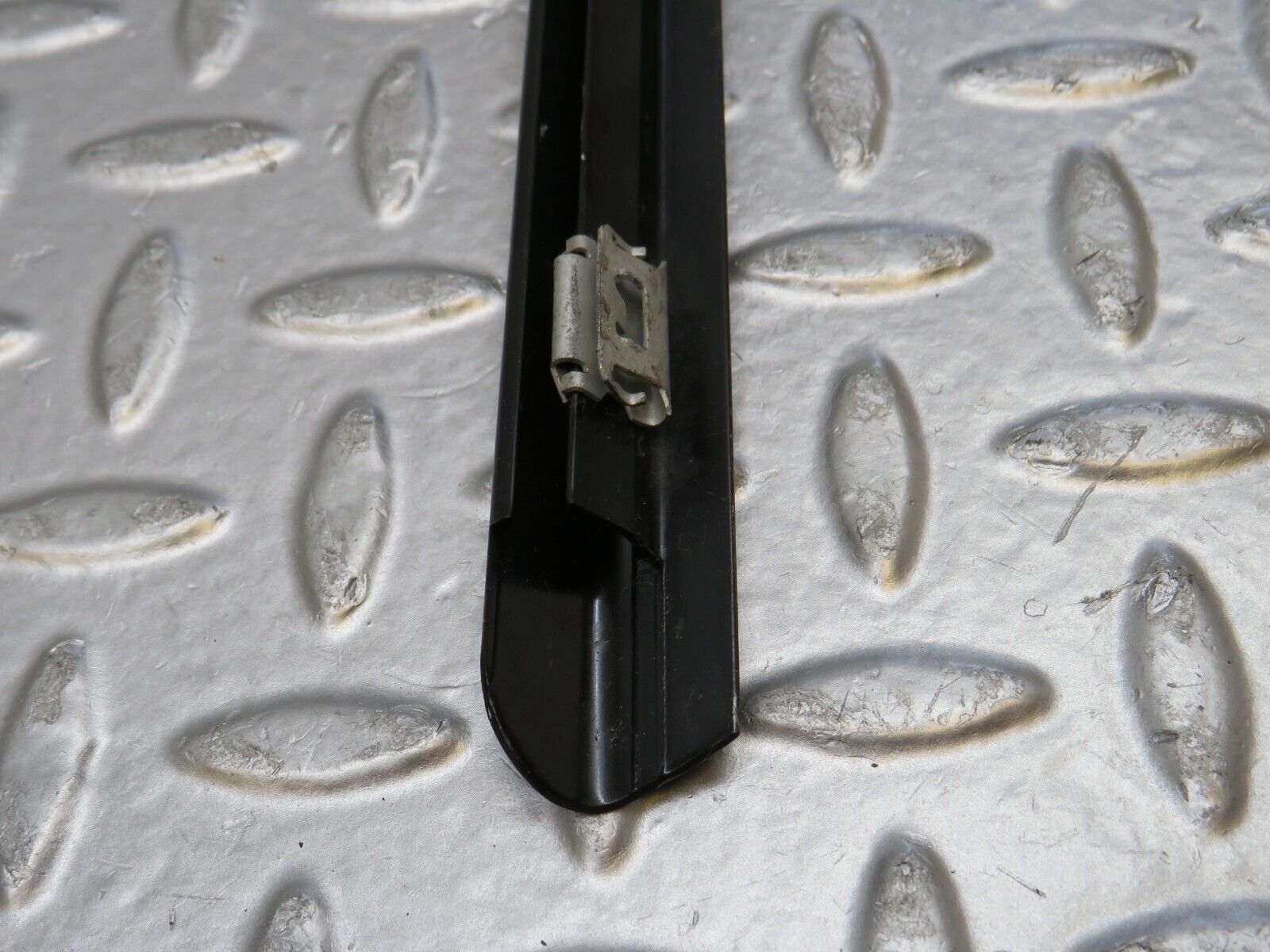 35079 Mercedes-Benz W210 320E Front Right Door Window Exterior Trim