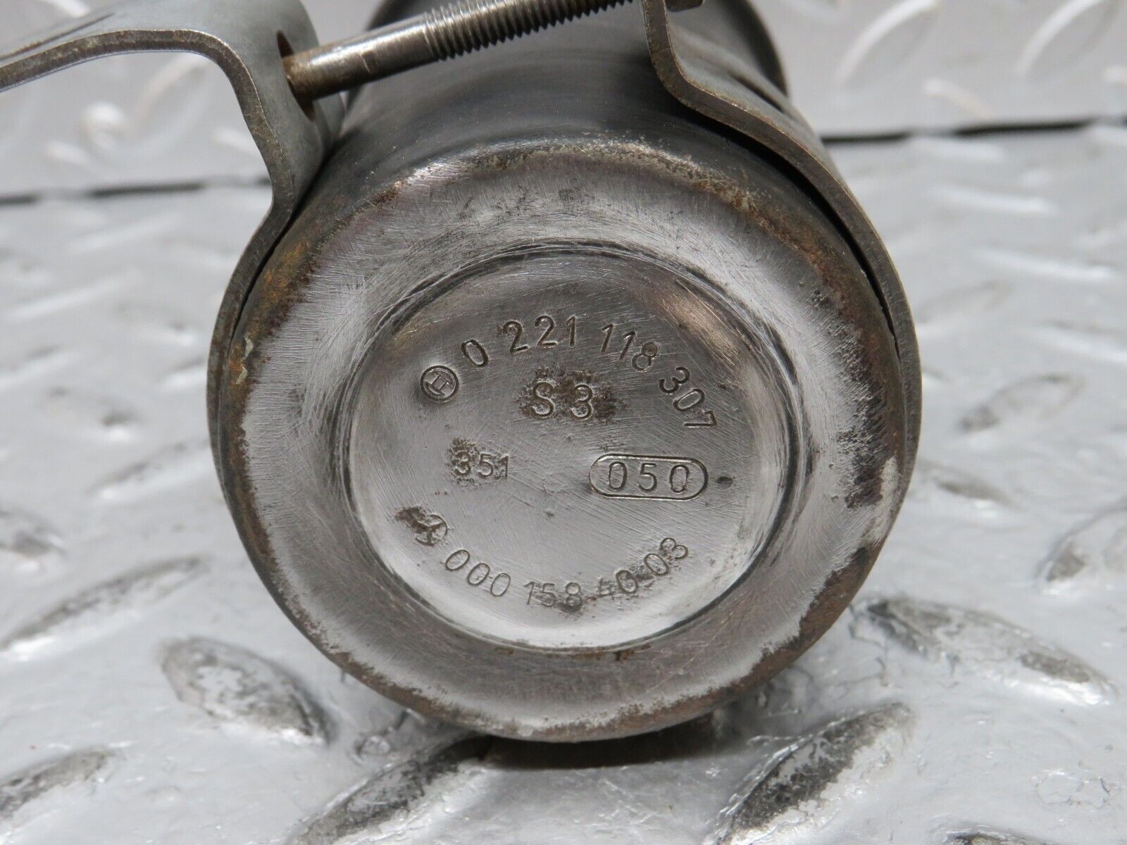 32138 Mercedes-Benz W123 230E Ignition Coil Bosch 0001584003 0221118307