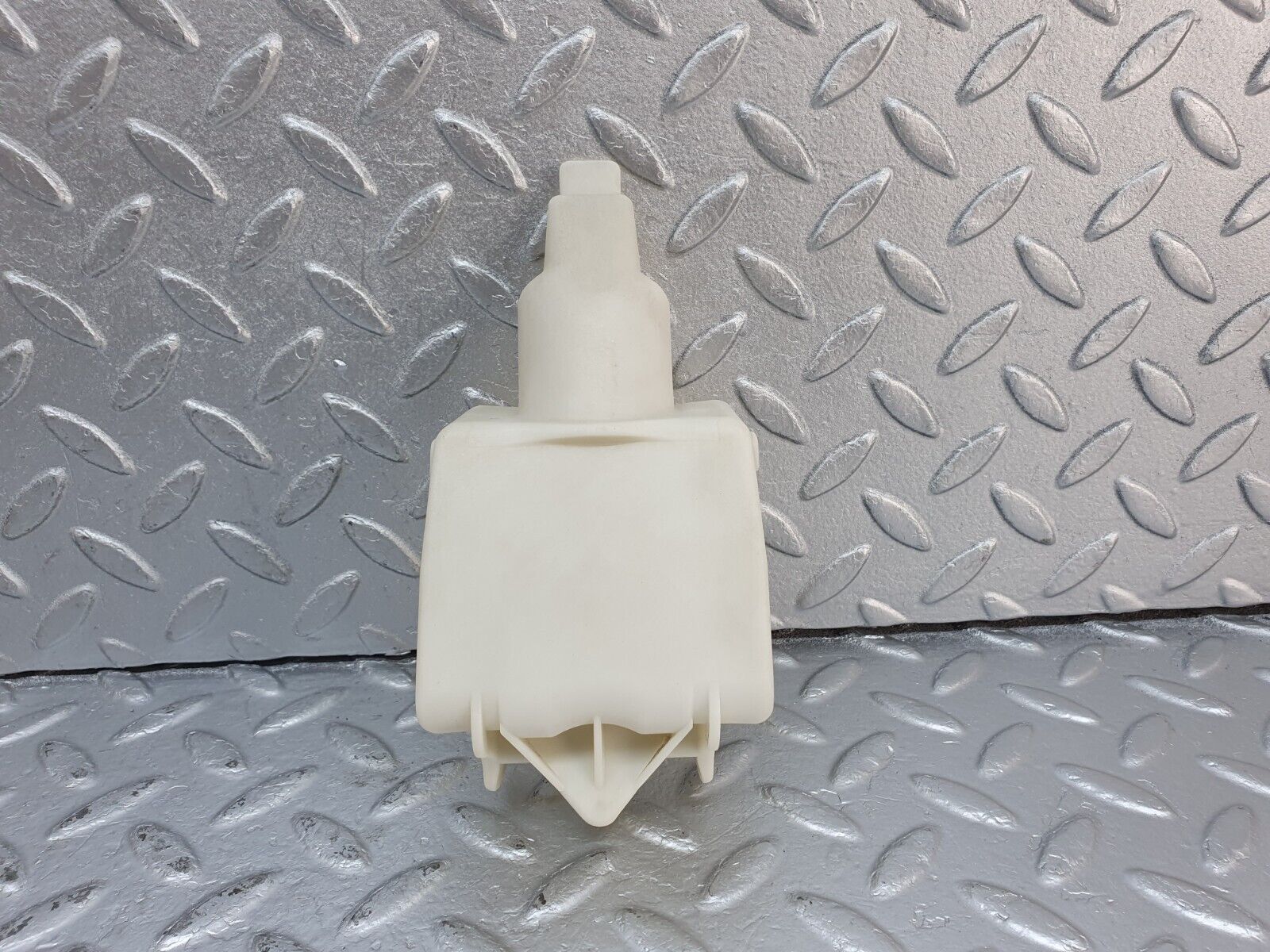 41590 Mercedes-Benz W124 200E Rear Door Lock Vacuum Actuator Cover 1248050590